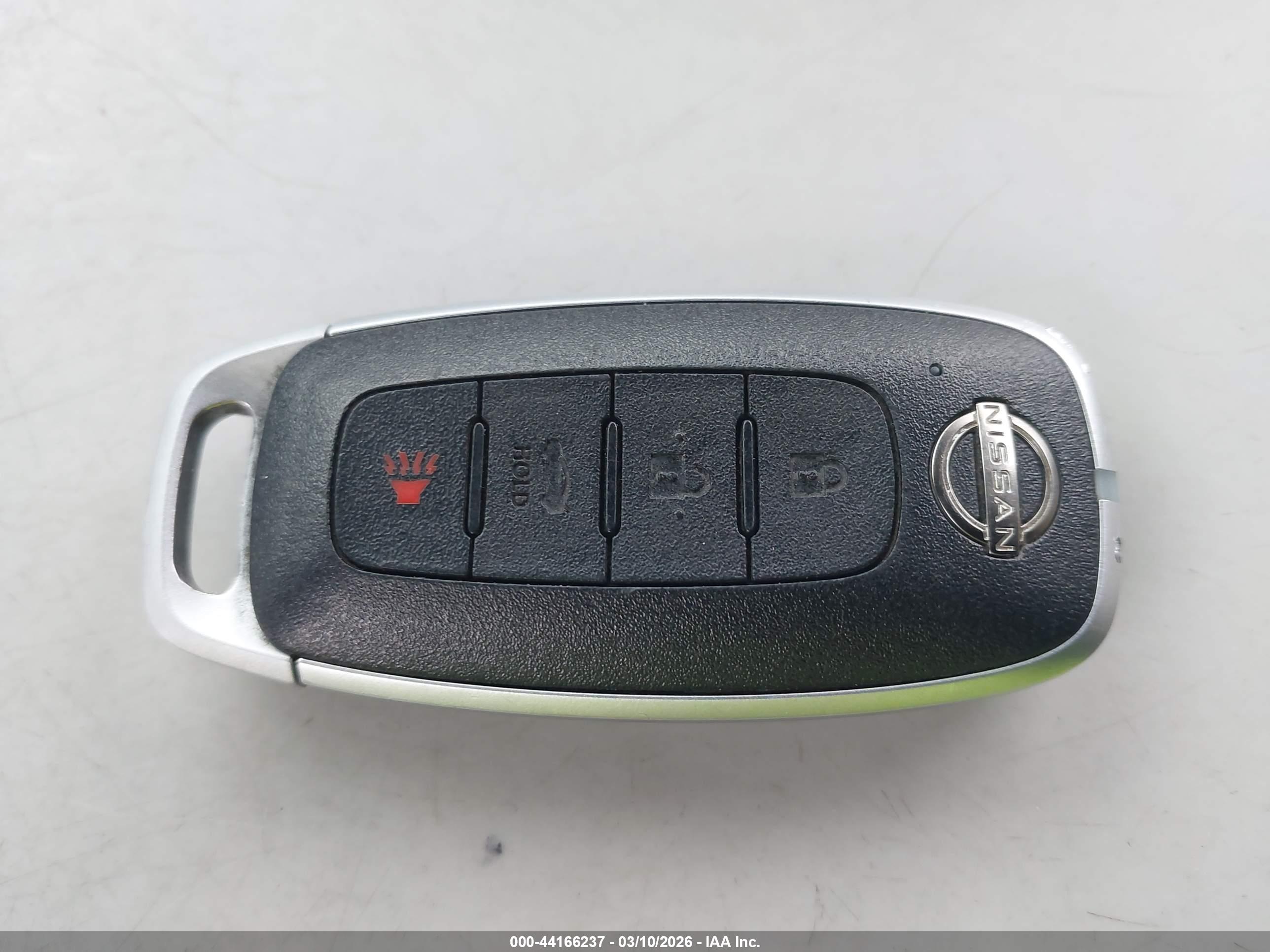 NISSAN VERSA image 11