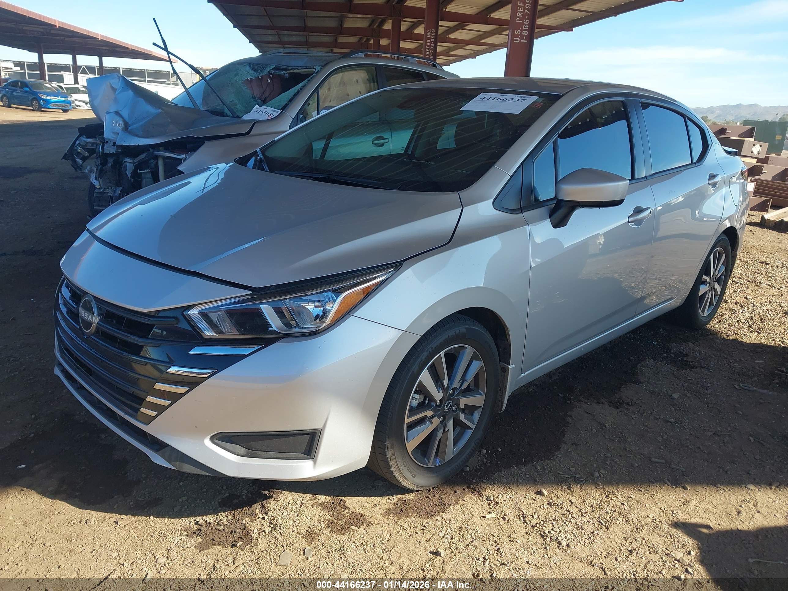 NISSAN VERSA image 2