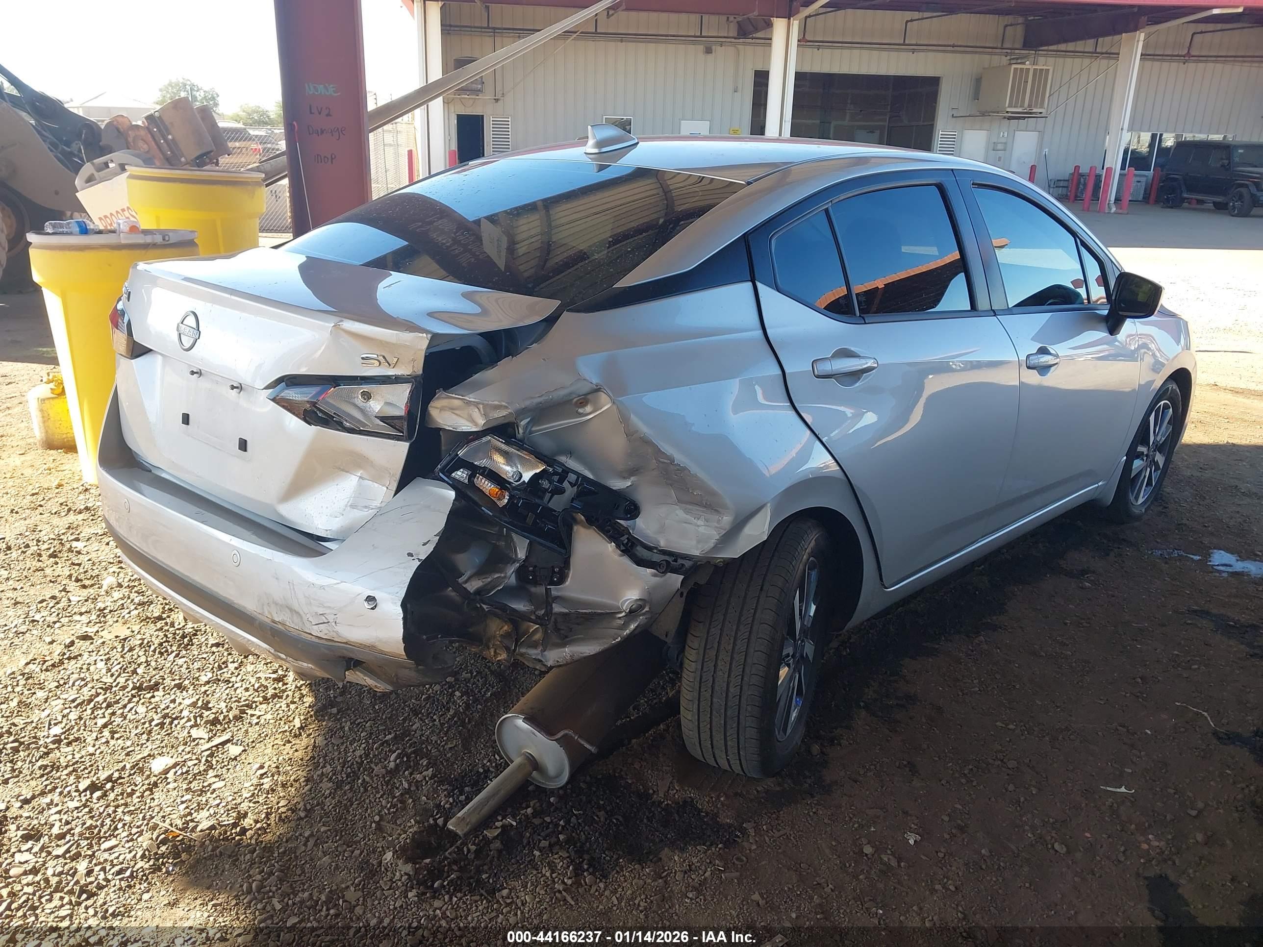 NISSAN VERSA image 4