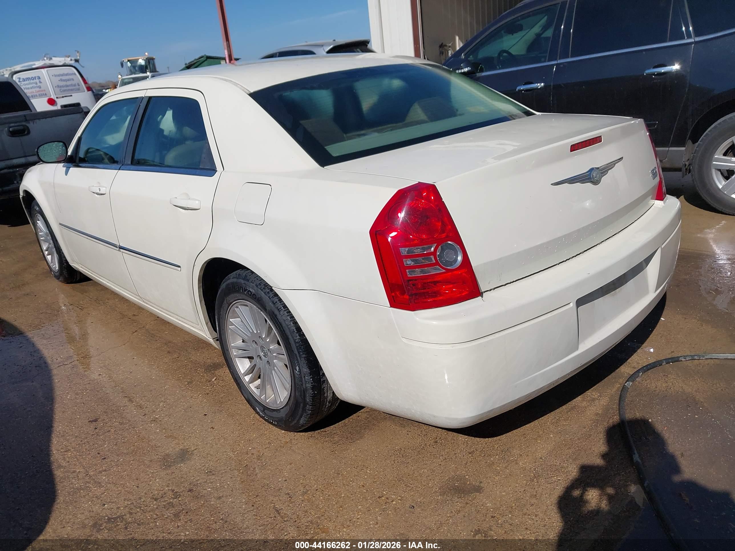 CHRYSLER 300 image 3