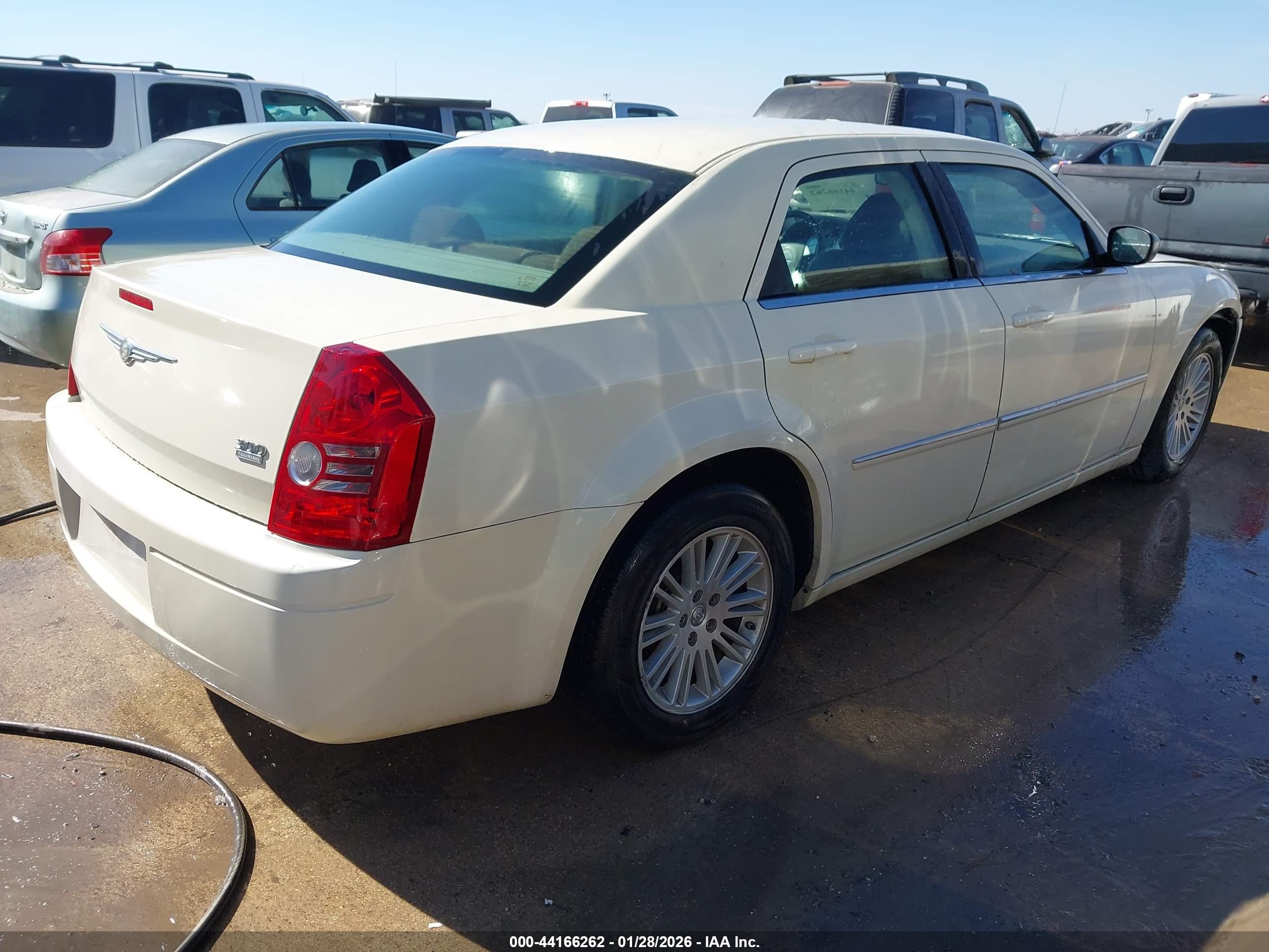 CHRYSLER 300 image 4