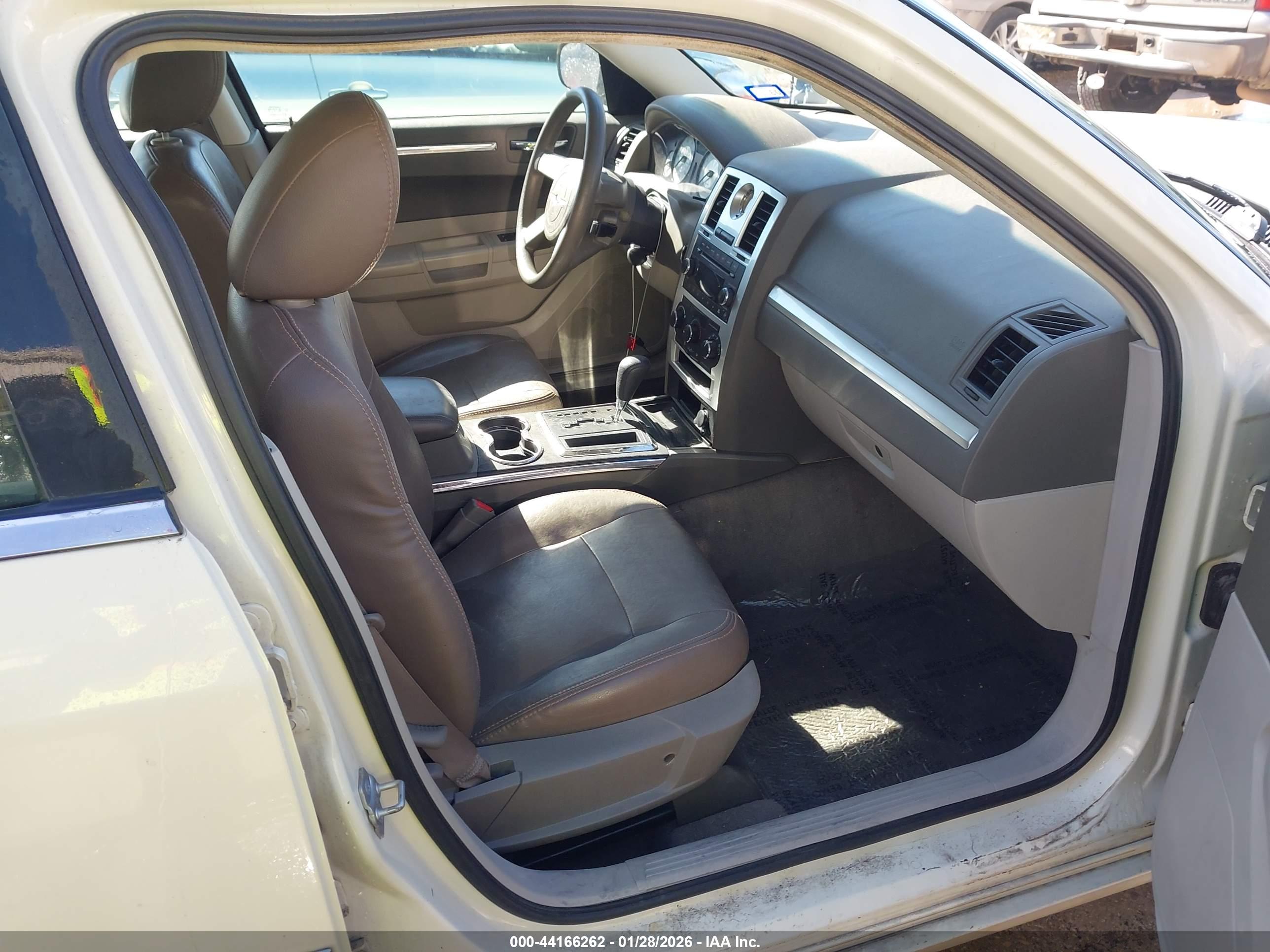 CHRYSLER 300 image 5