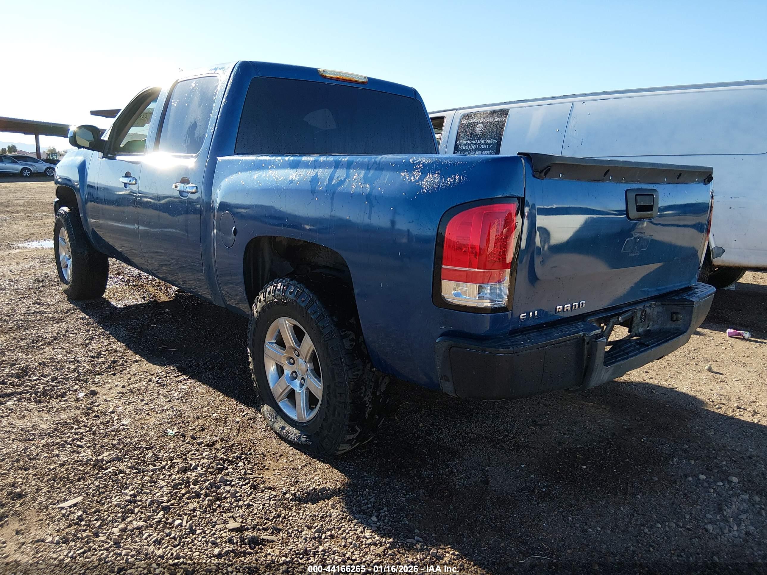 CHEVROLET SILVERADO image 3