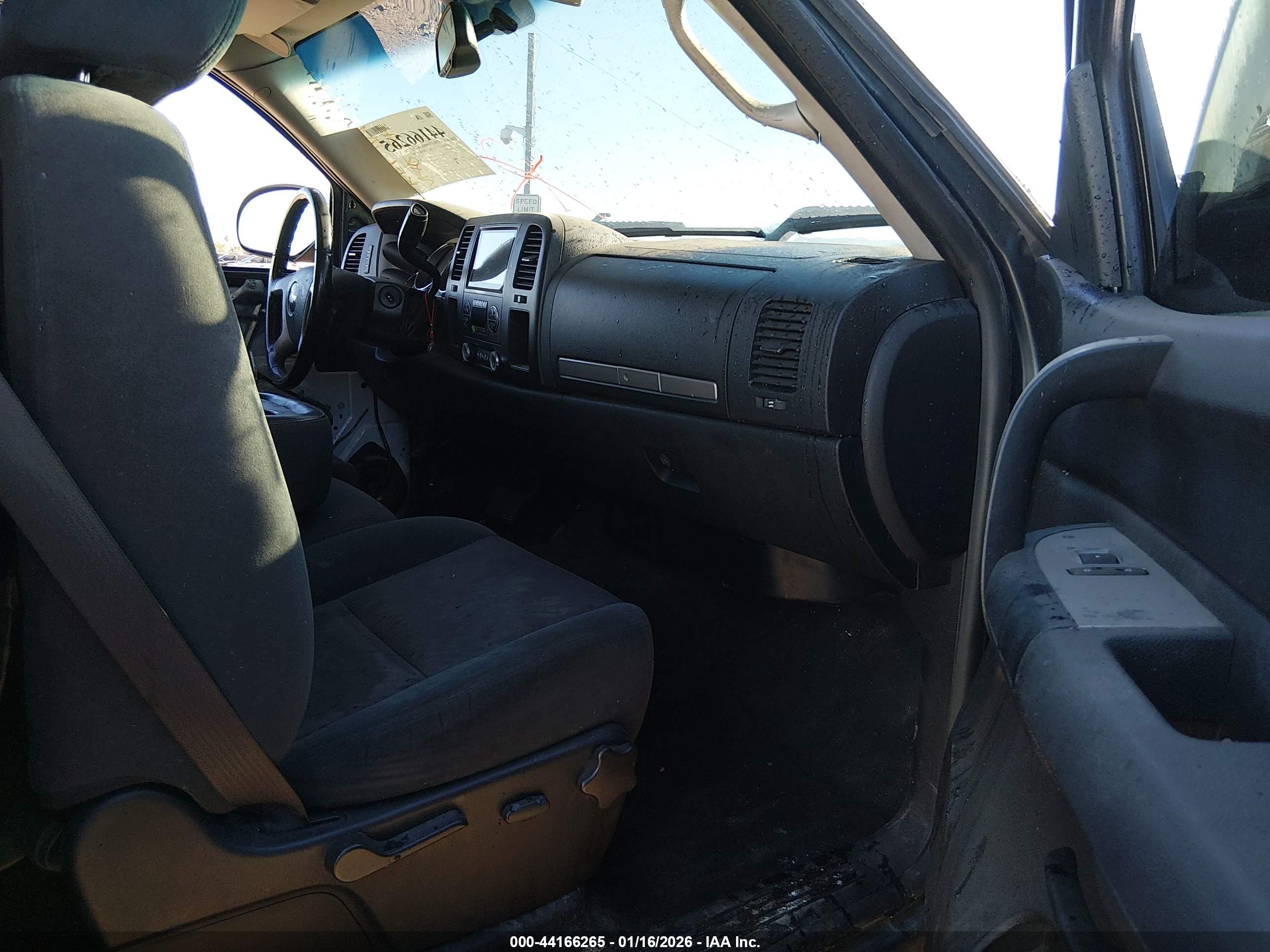 CHEVROLET SILVERADO image 5