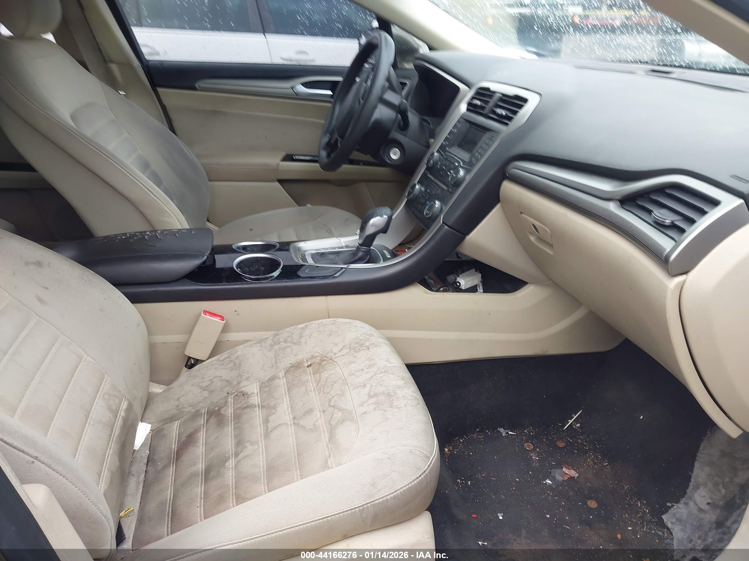 FORD FUSION image 5