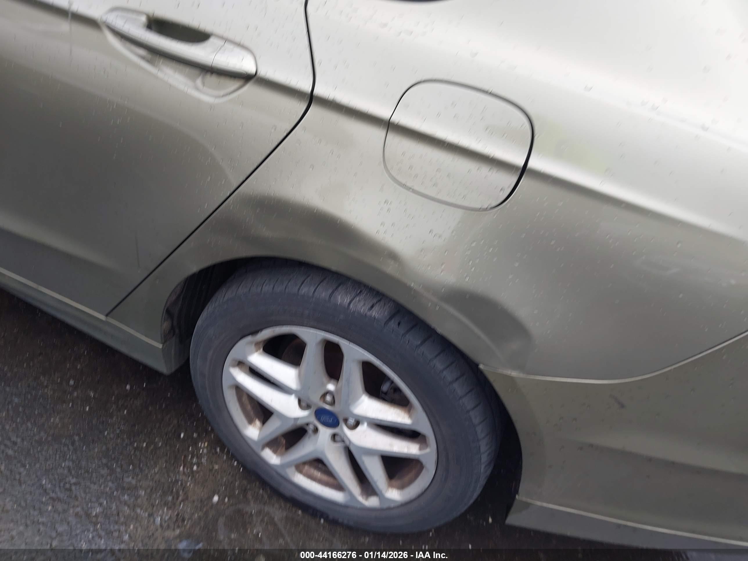 FORD FUSION image 6