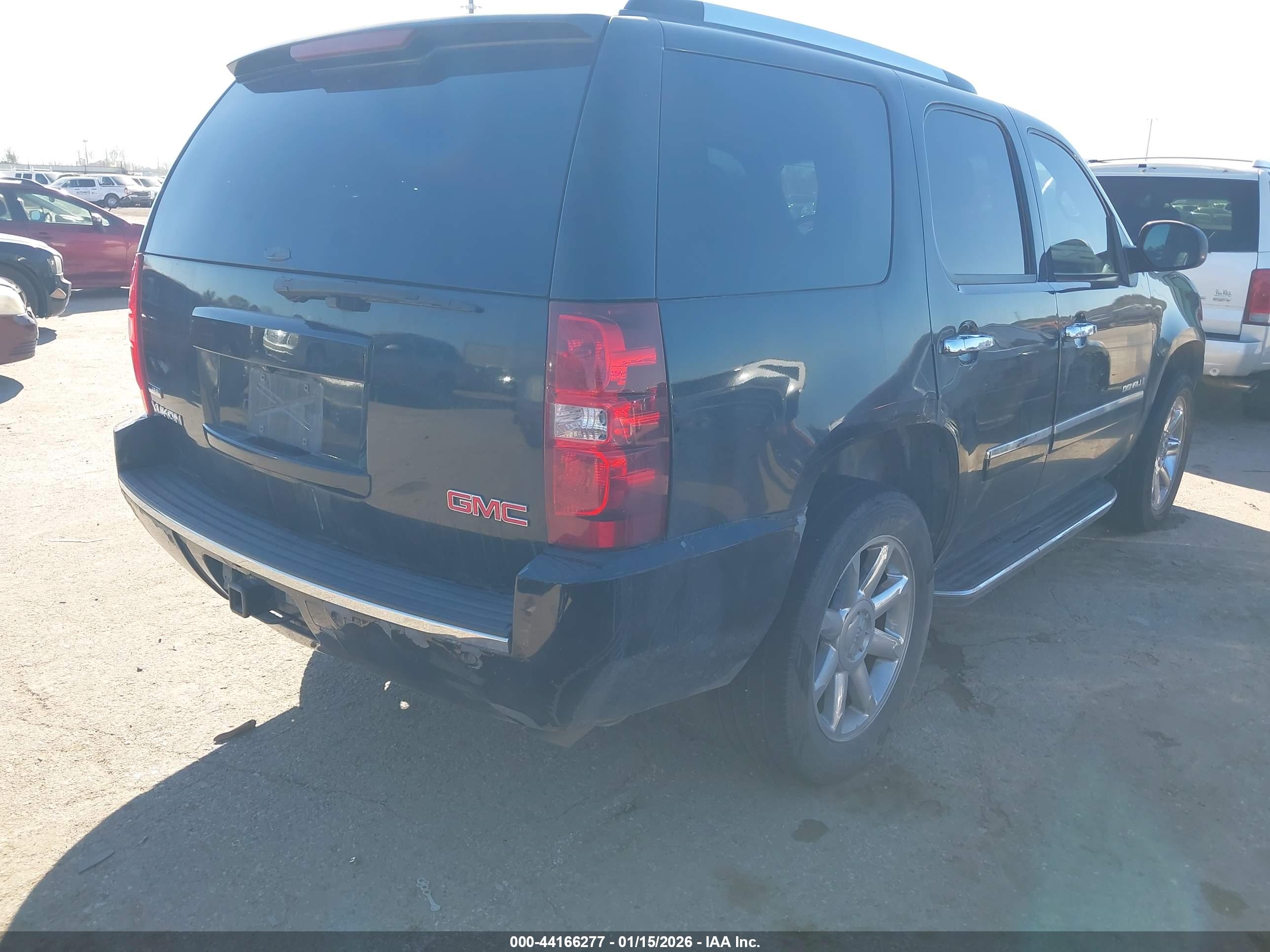 GMC YUKON image 4
