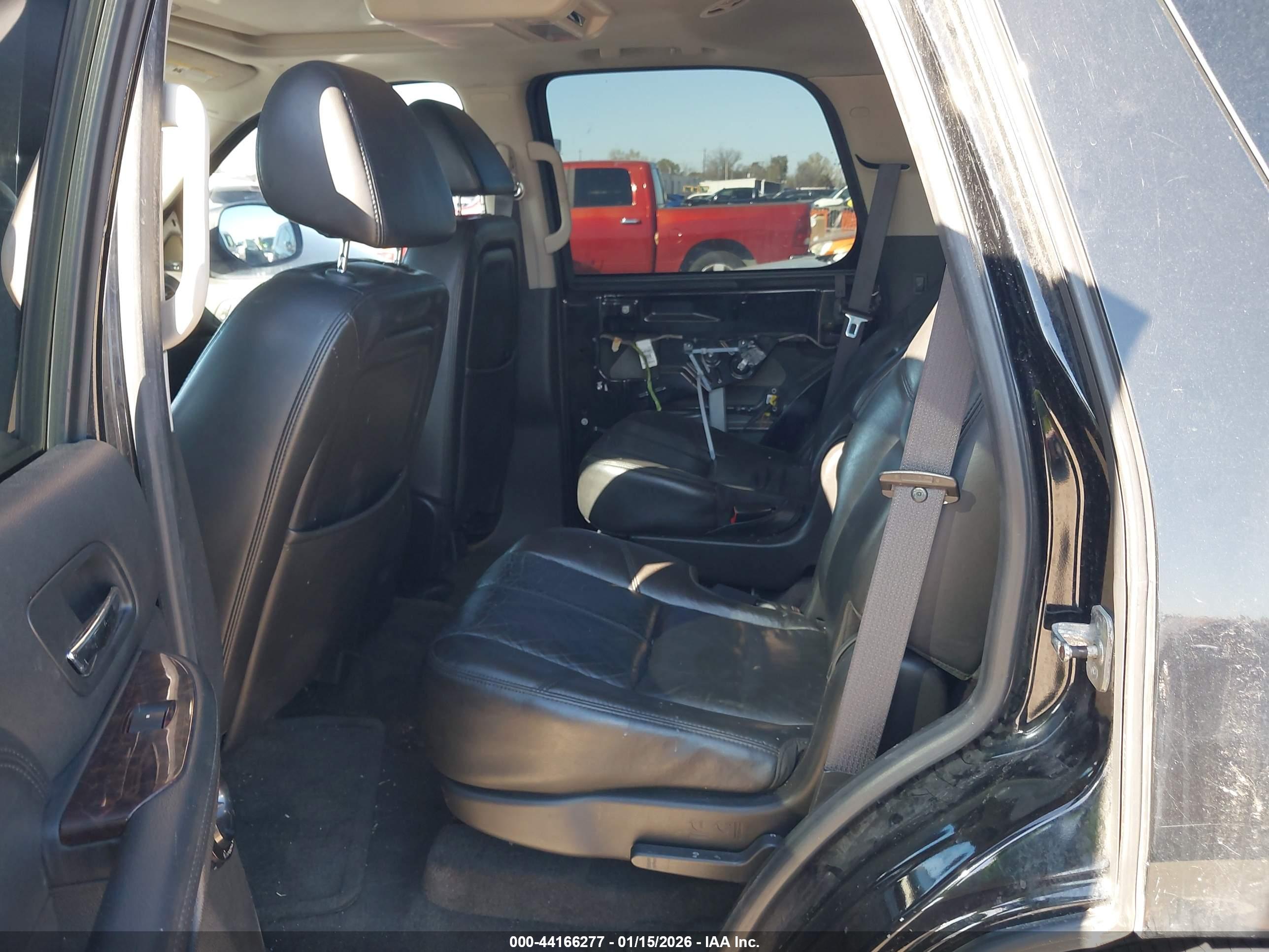 GMC YUKON image 8