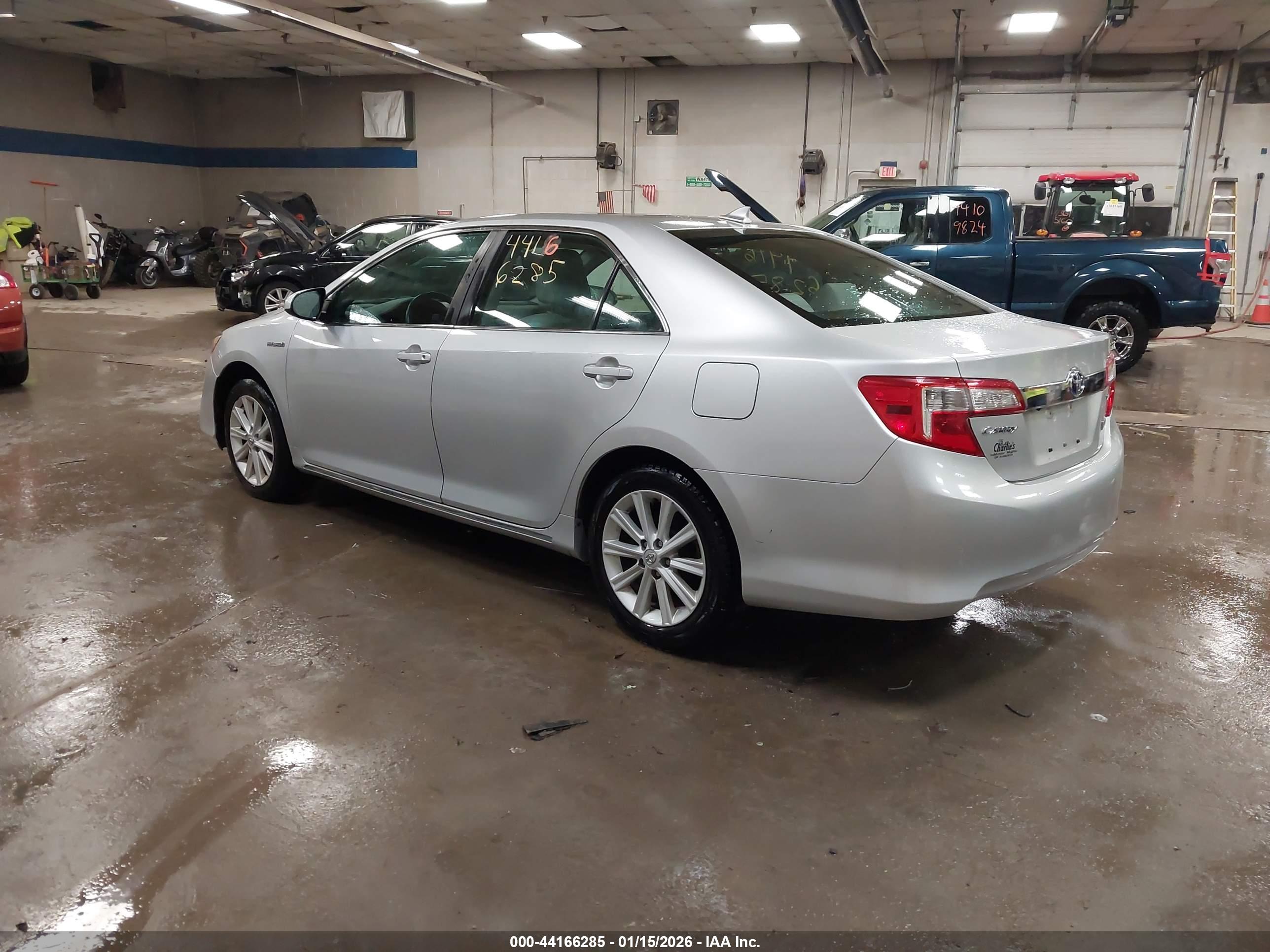 TOYOTA CAMRY image 3
