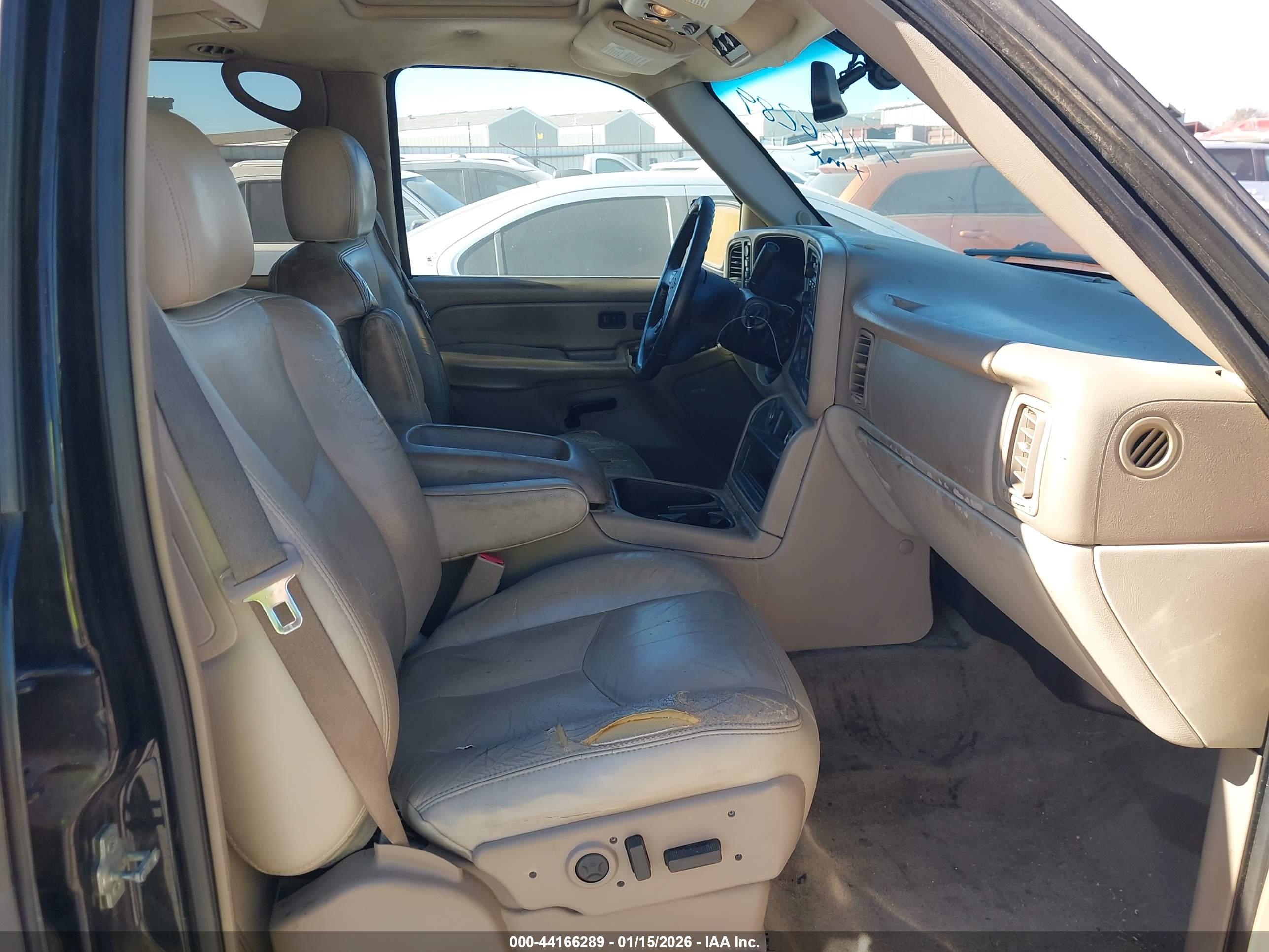 CHEVROLET SUBURBAN image 5