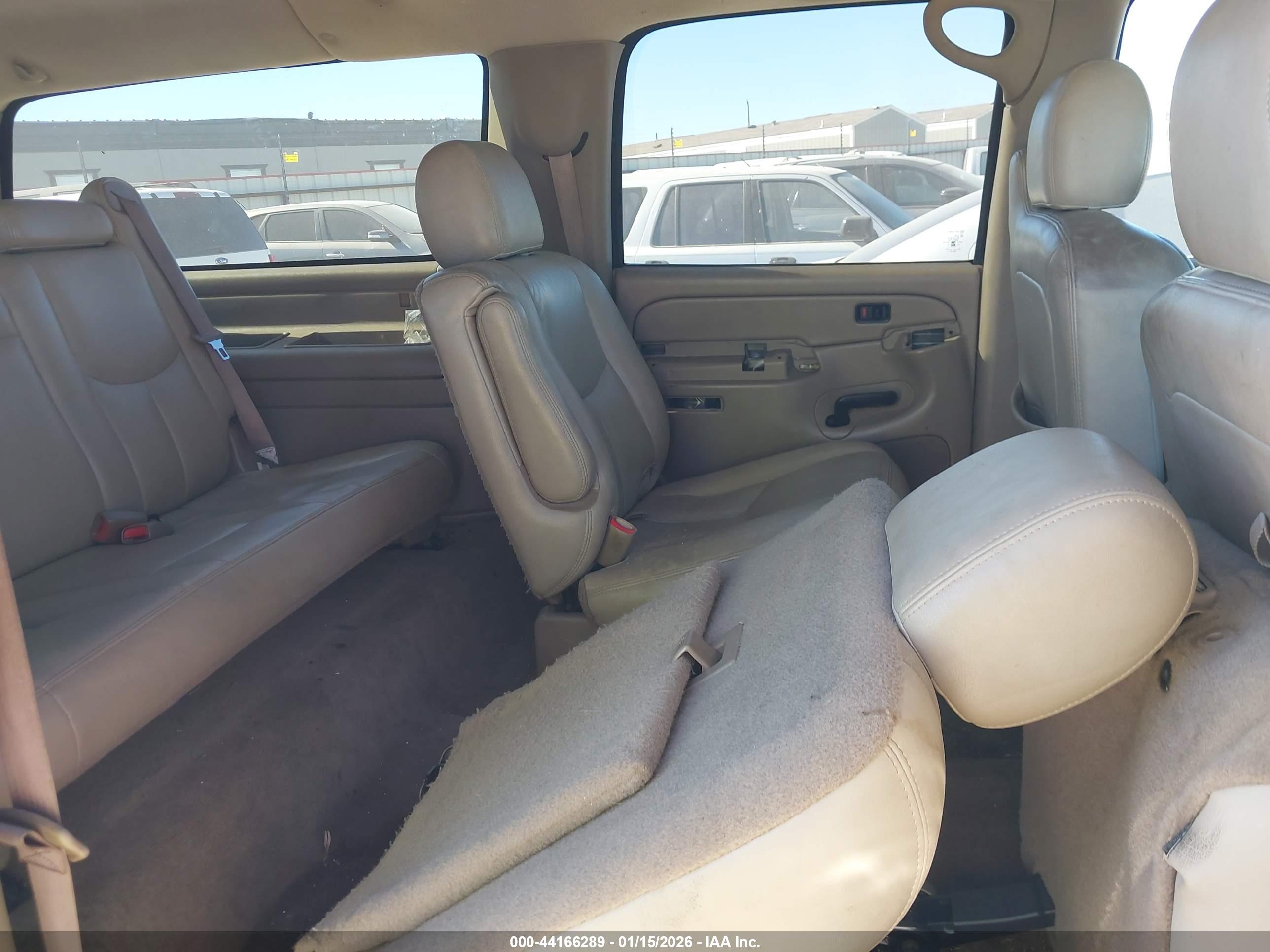 CHEVROLET SUBURBAN image 8