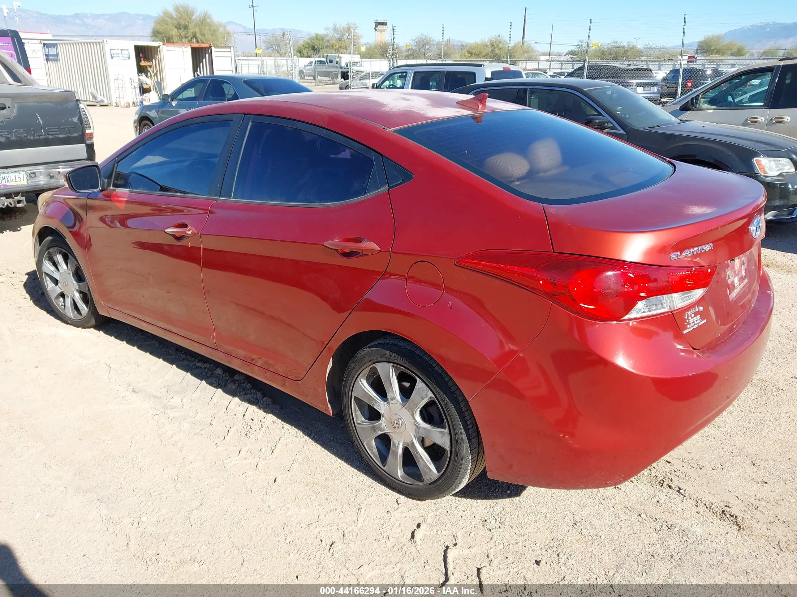 HYUNDAI ELANTRA image 3