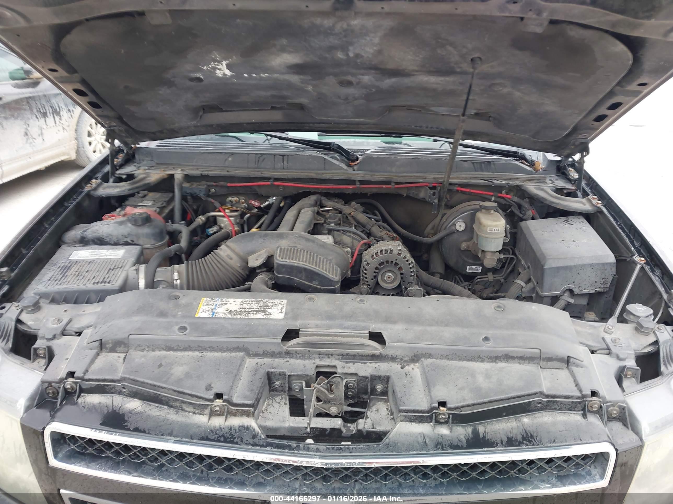 CHEVROLET SUBURBAN image 10