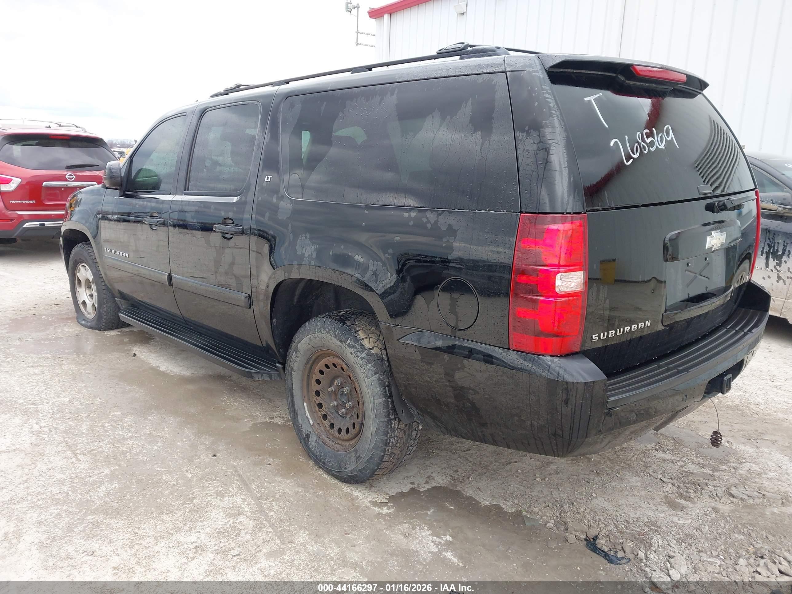 CHEVROLET SUBURBAN image 3