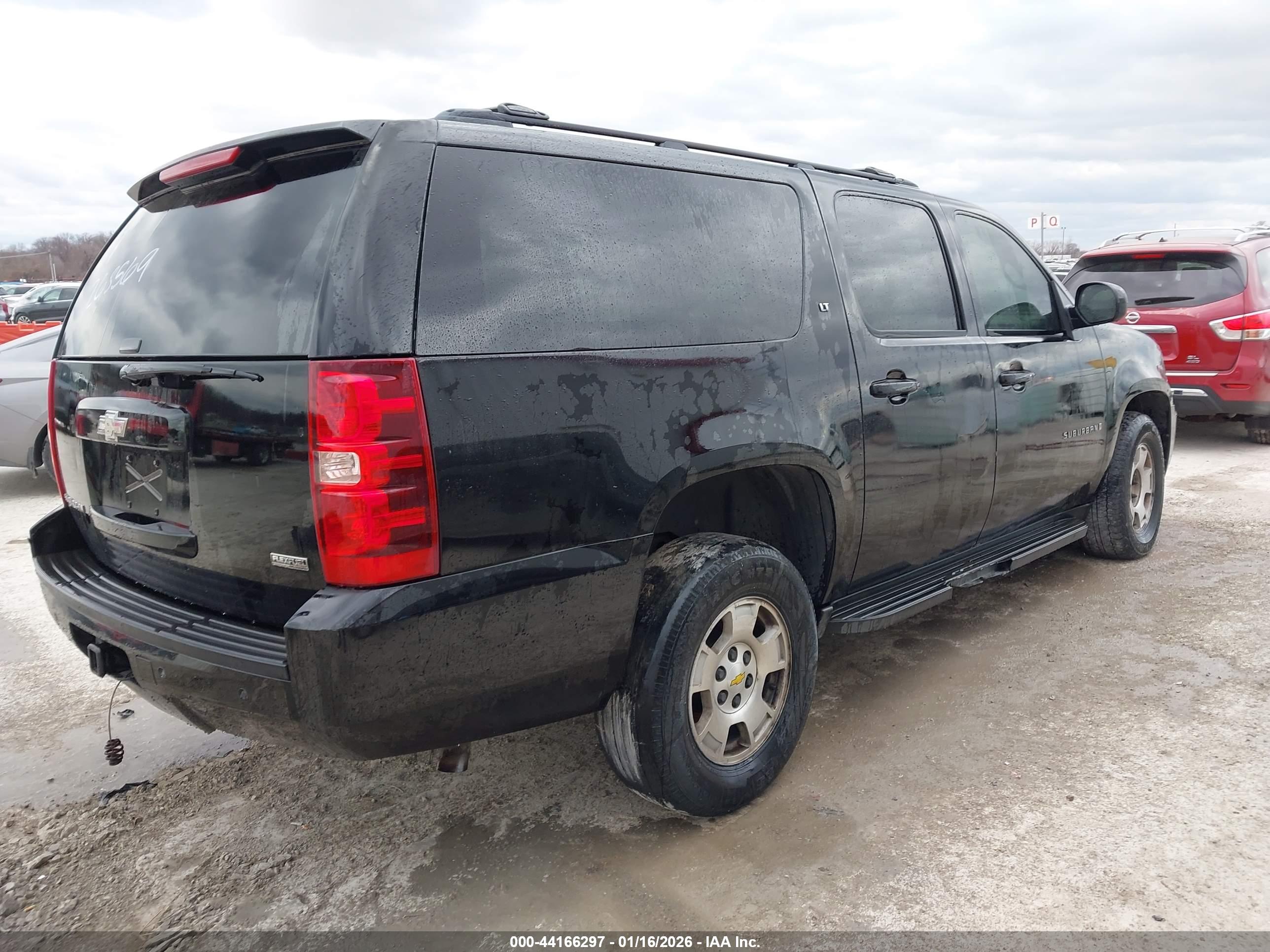 CHEVROLET SUBURBAN image 4