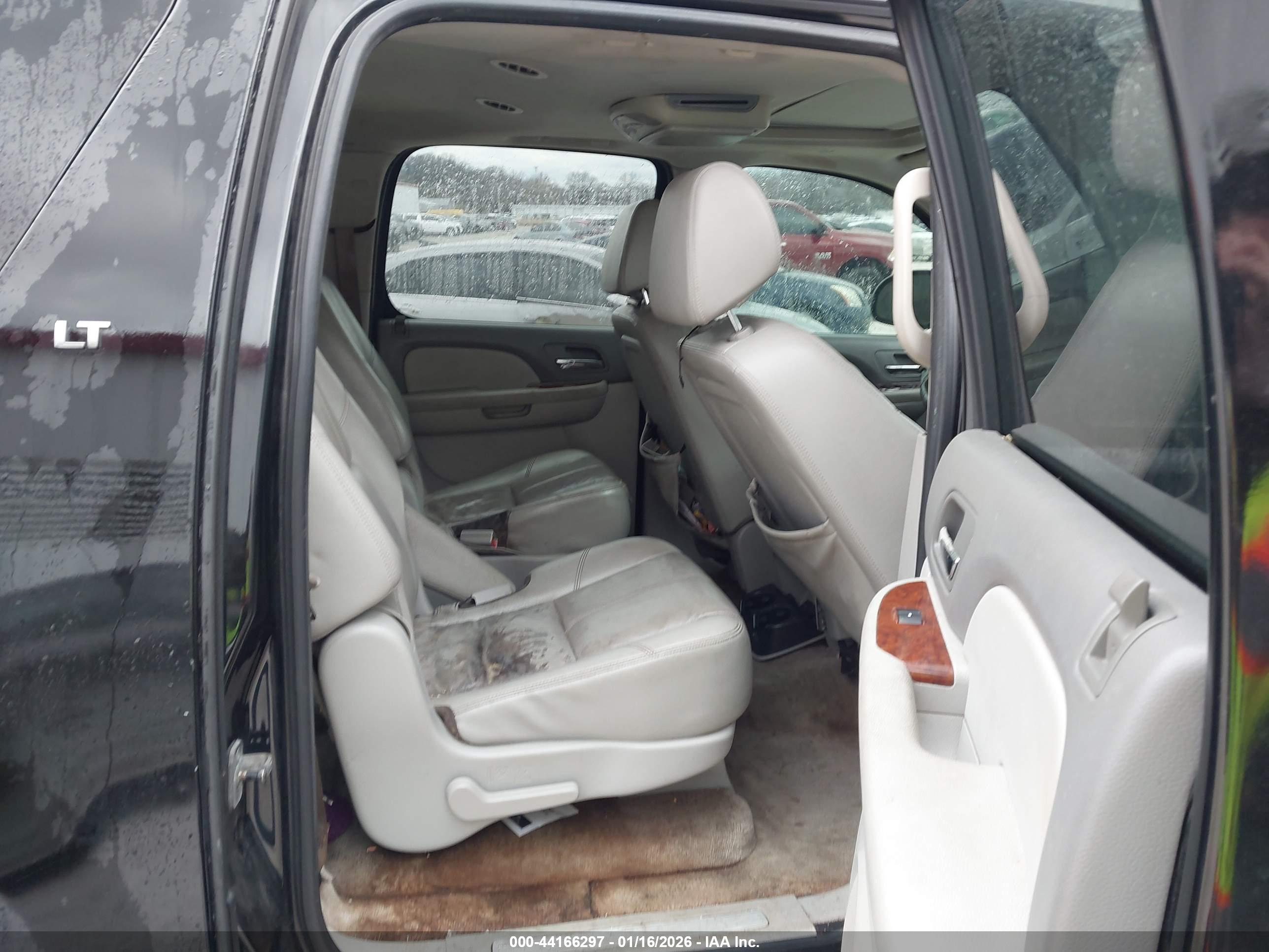 CHEVROLET SUBURBAN image 8