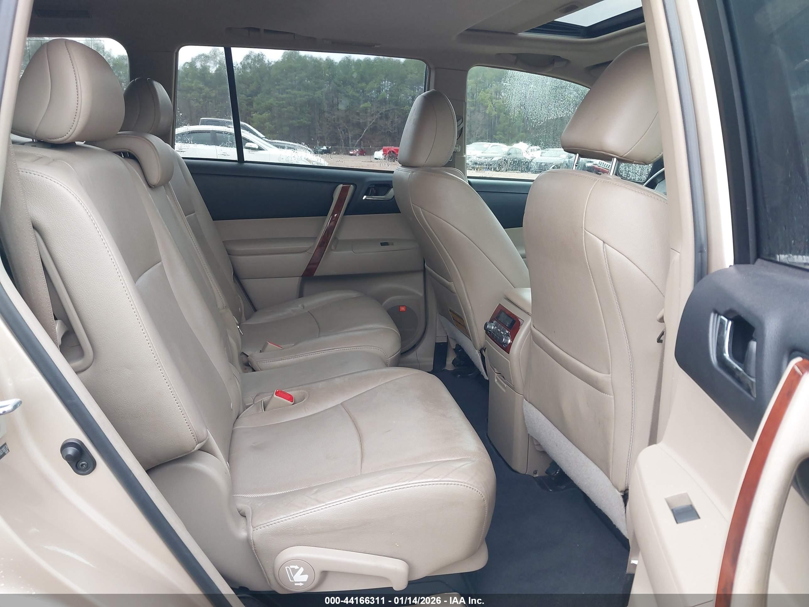 TOYOTA HIGHLANDER image 8
