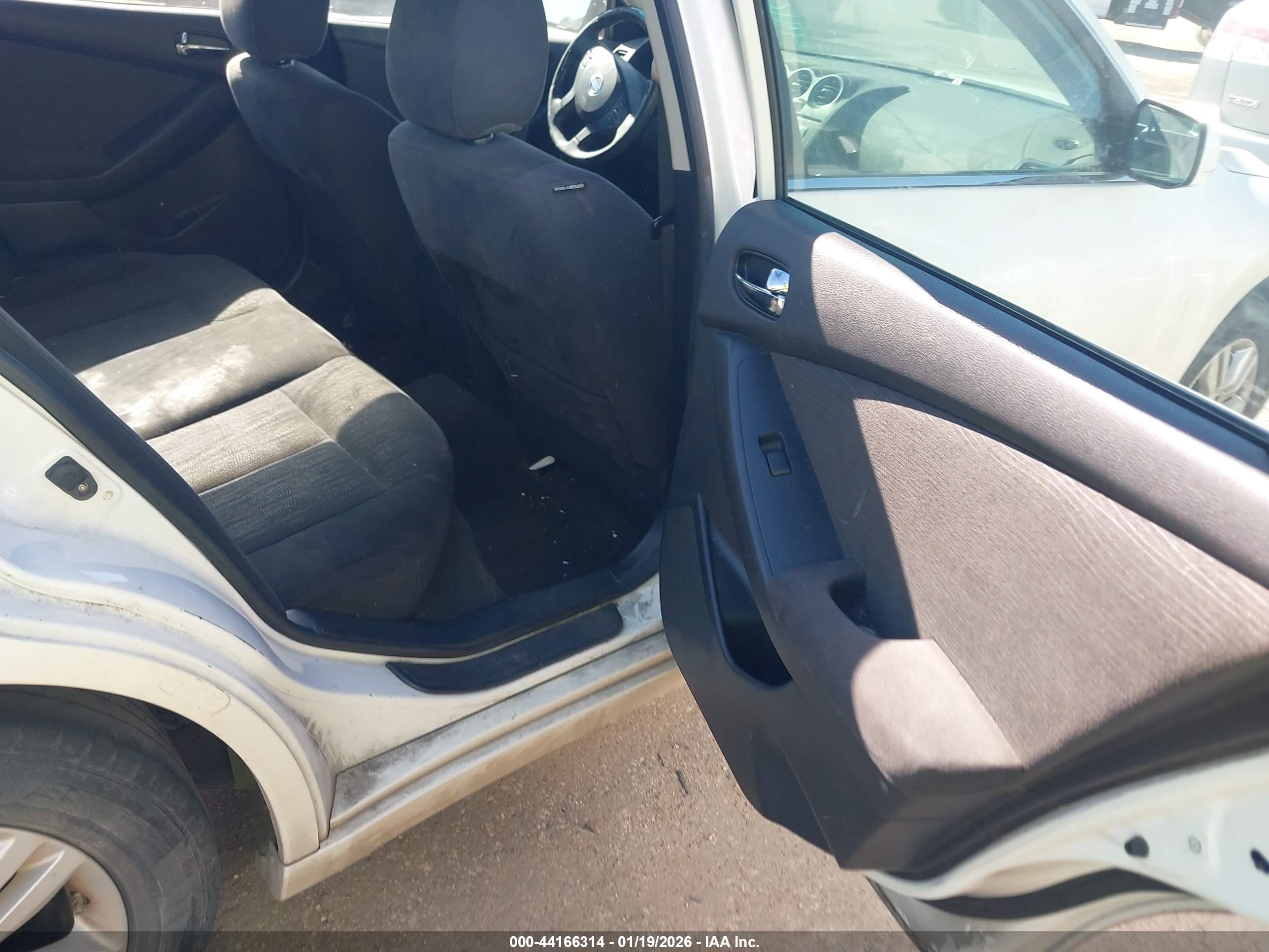 NISSAN ALTIMA image 8