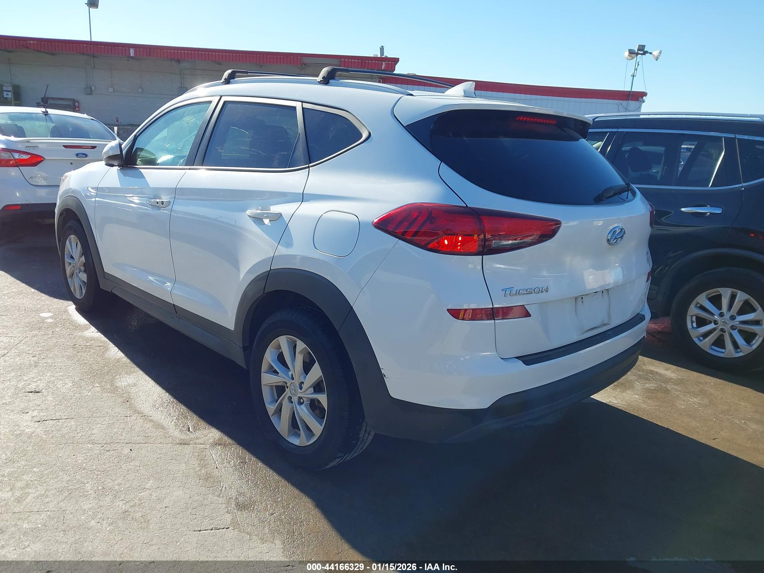 HYUNDAI TUCSON image 3