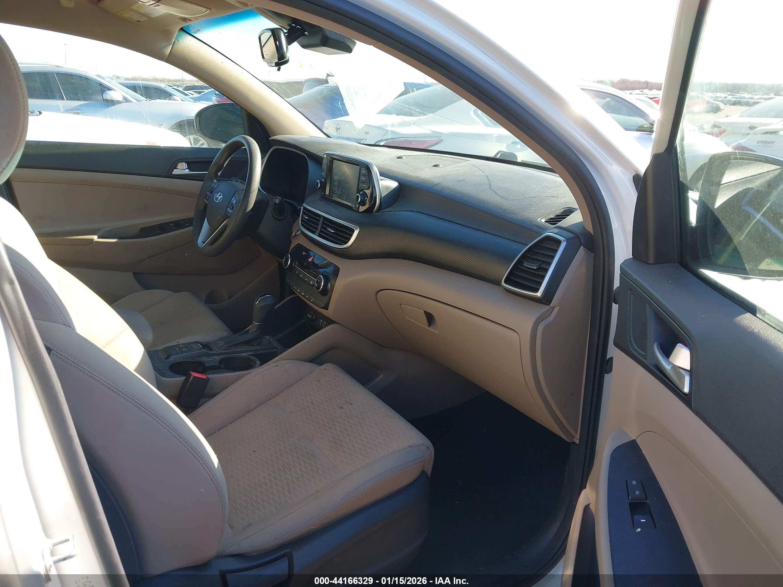 HYUNDAI TUCSON image 5