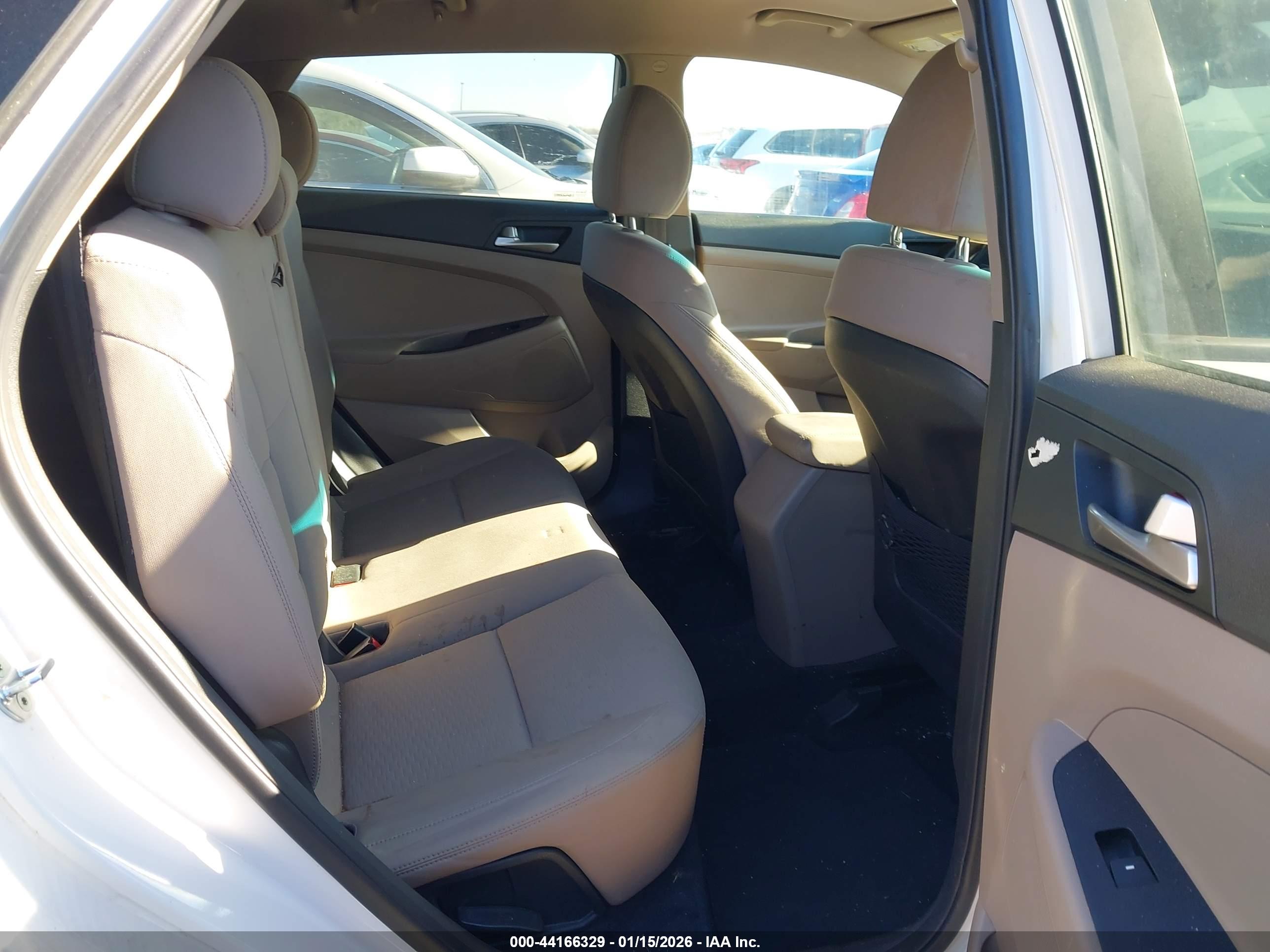 HYUNDAI TUCSON image 8
