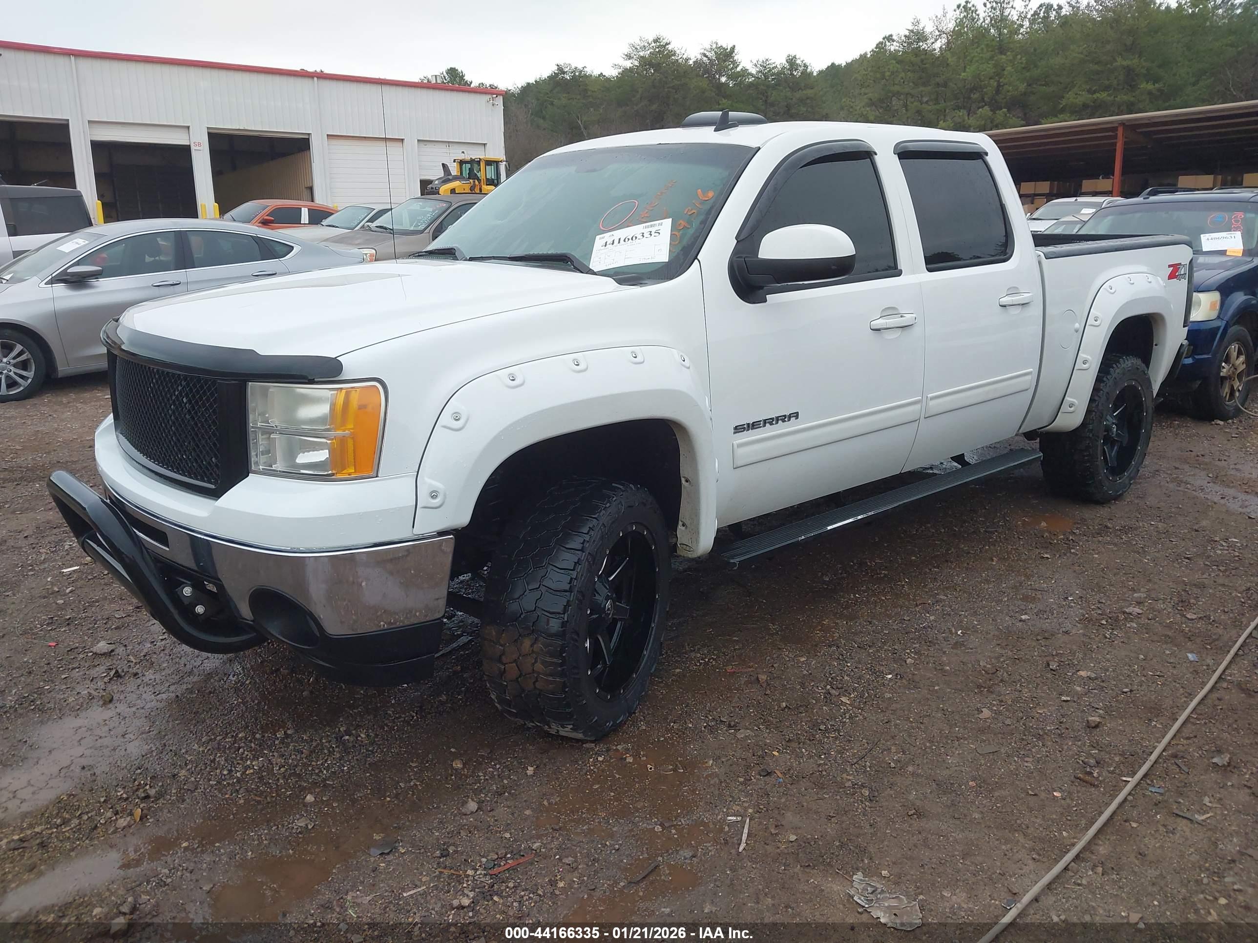 GMC SIERRA image 2