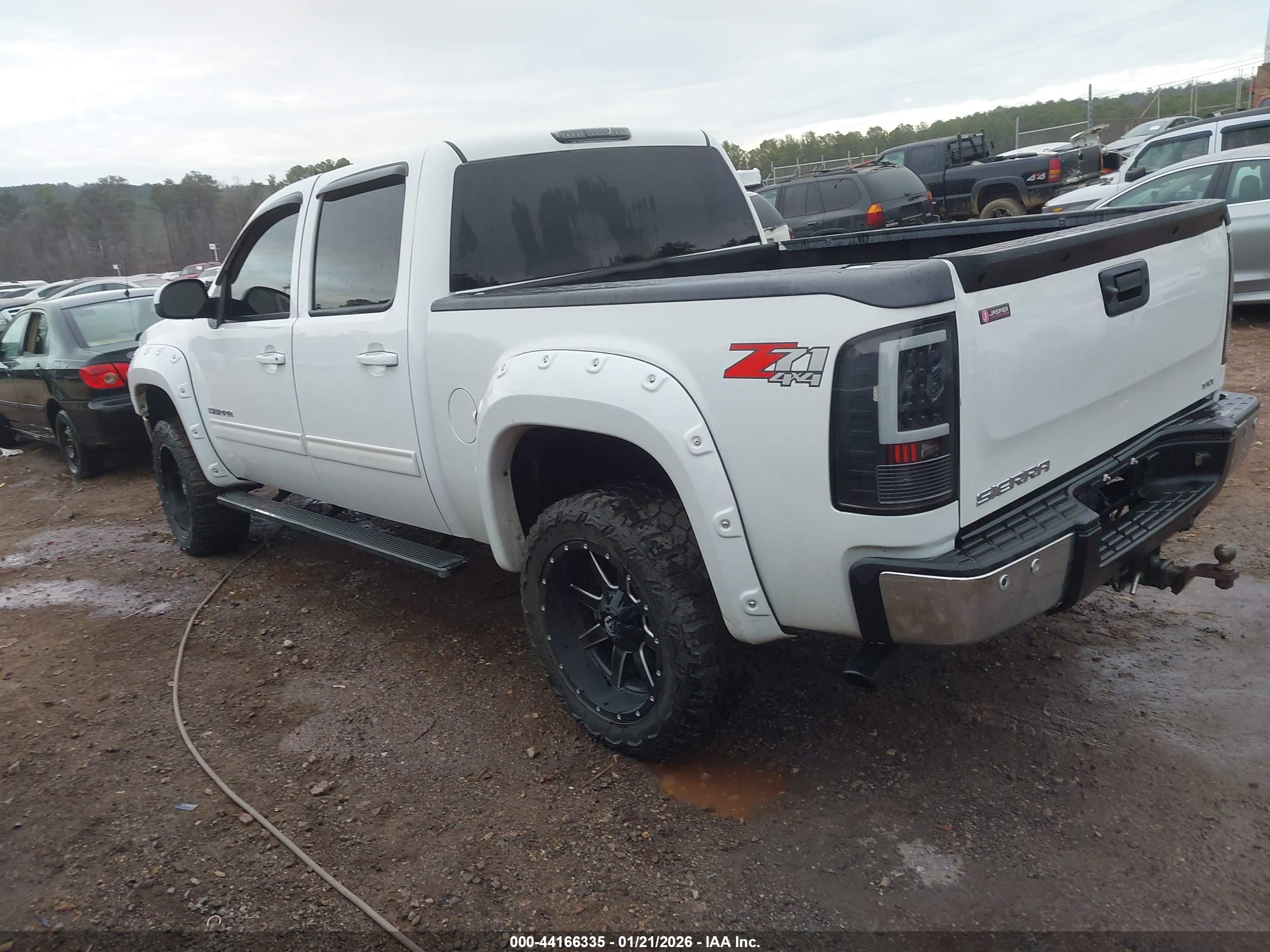 GMC SIERRA image 3