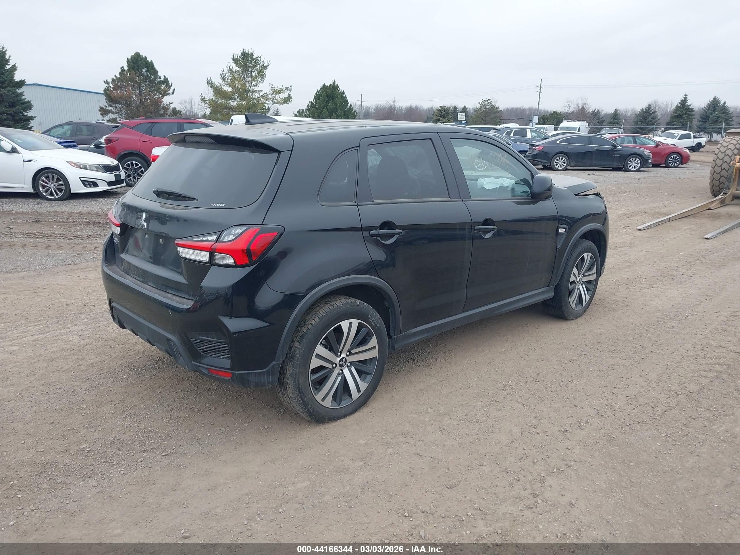 MITSUBISHI OUTLANDER image 4