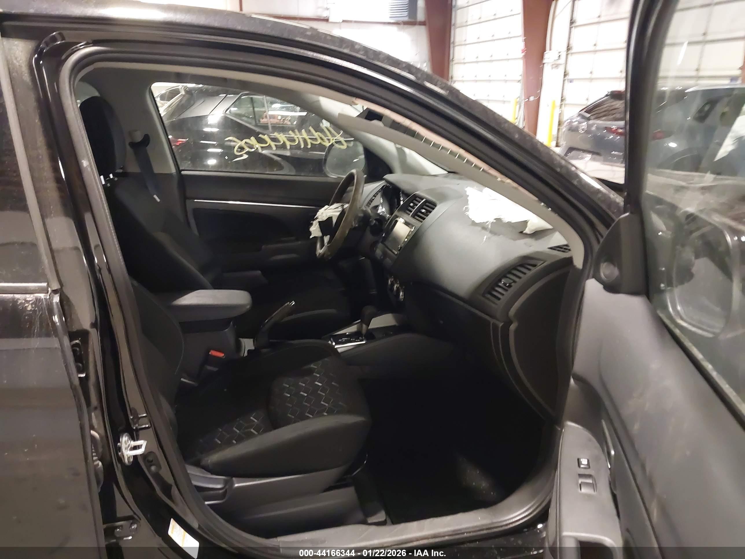 MITSUBISHI OUTLANDER image 5