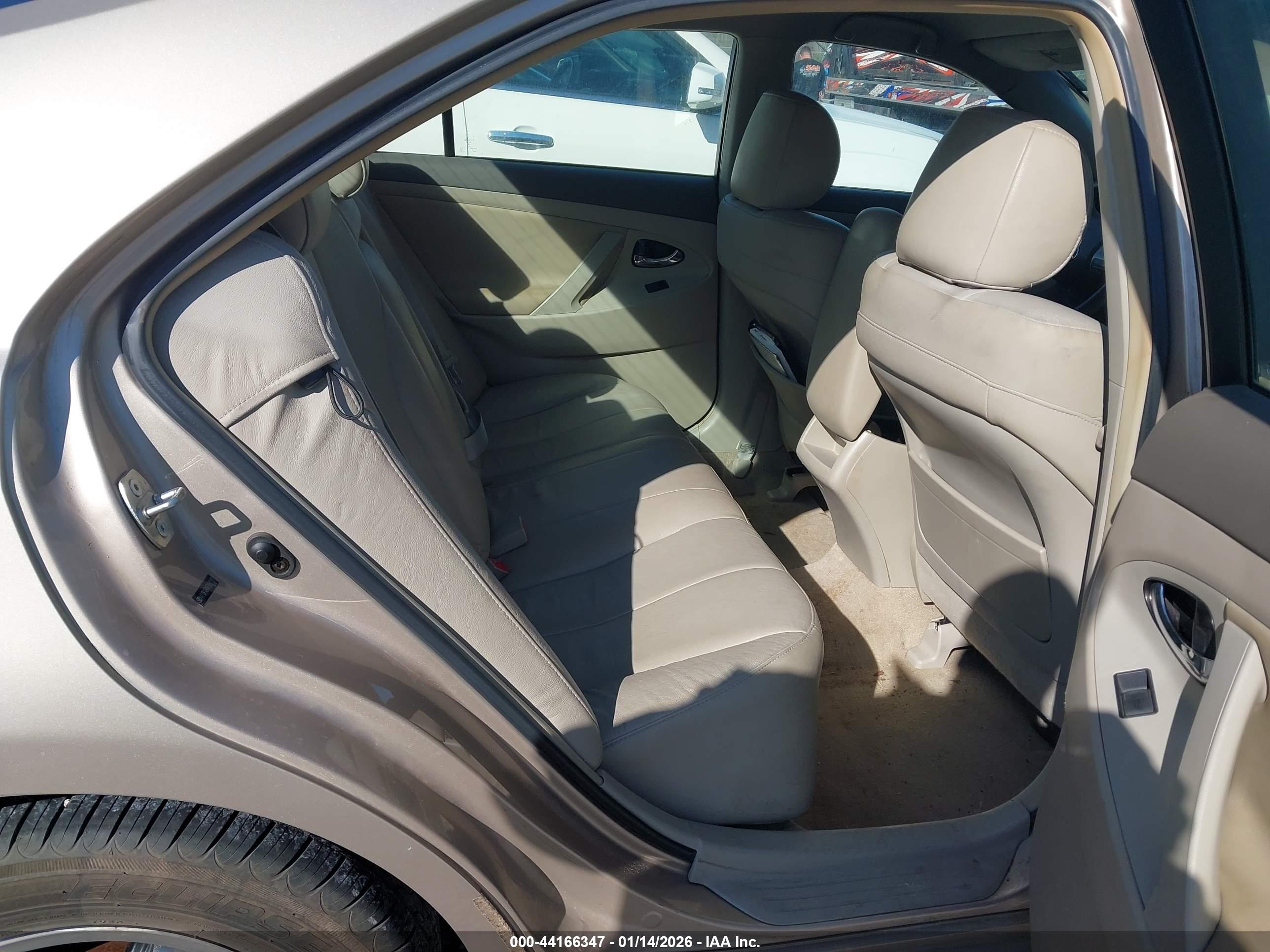 TOYOTA CAMRY image 8