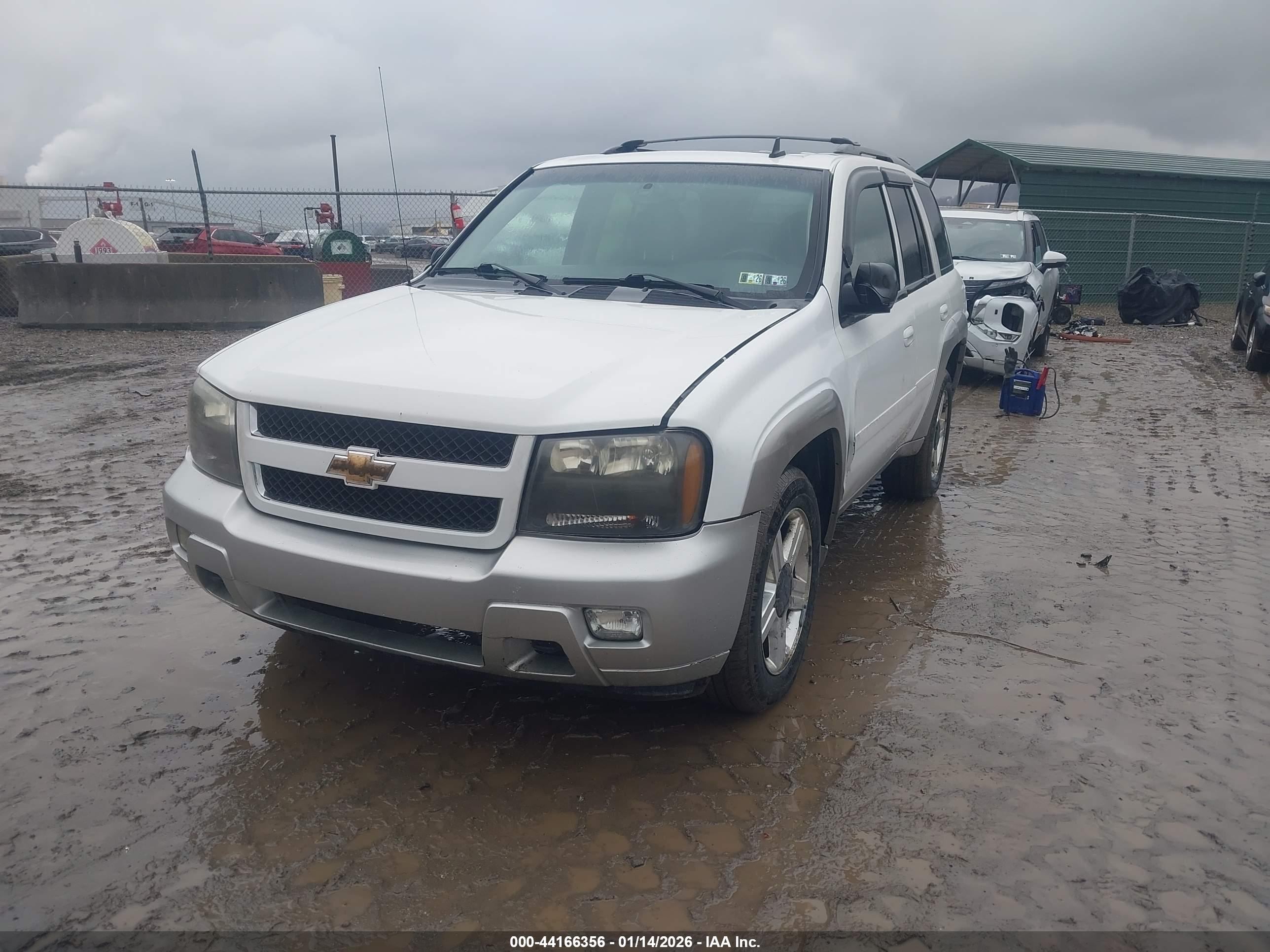 CHEVROLET TRAILBLAZER image 2