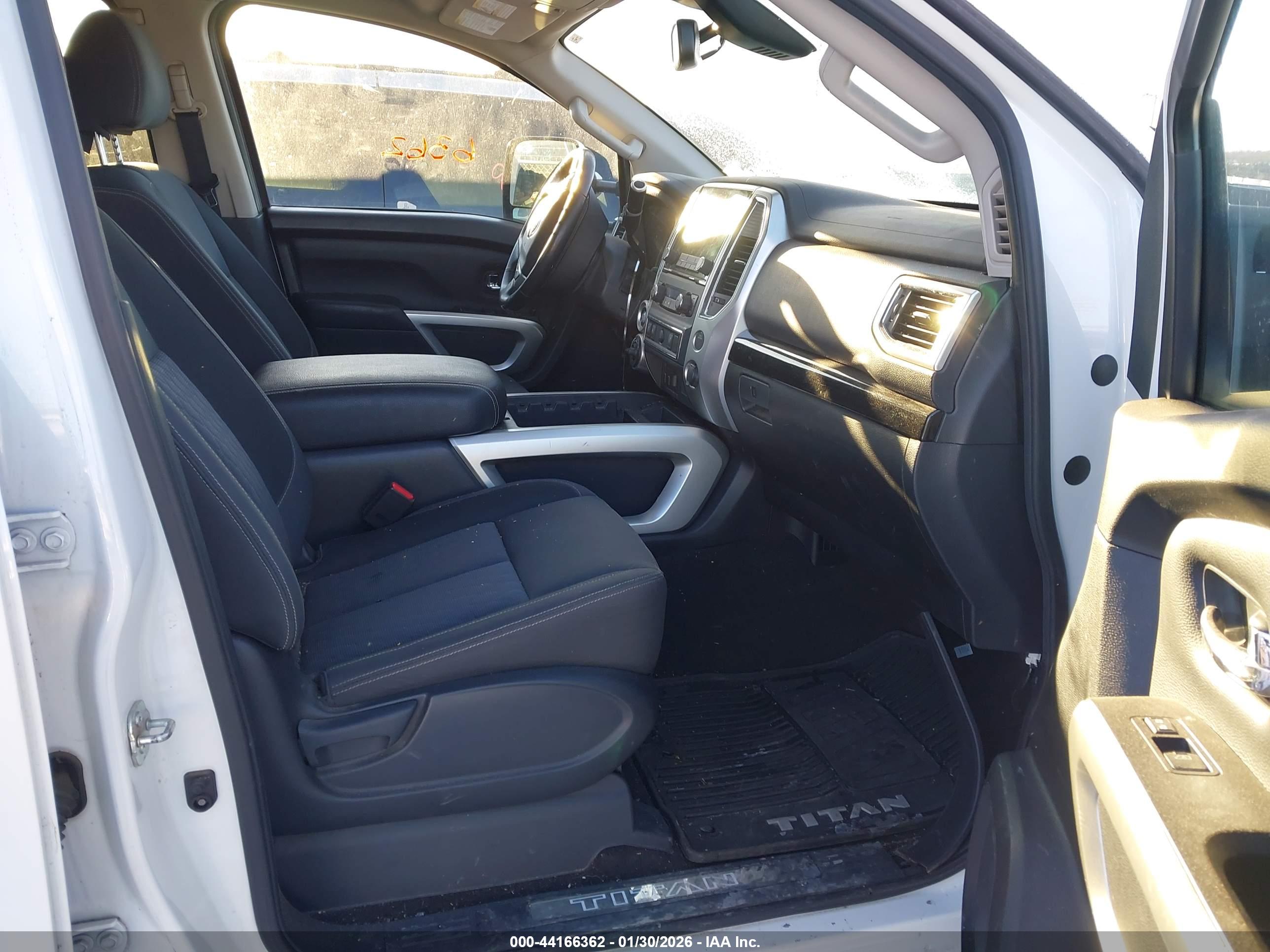 NISSAN TITAN image 5