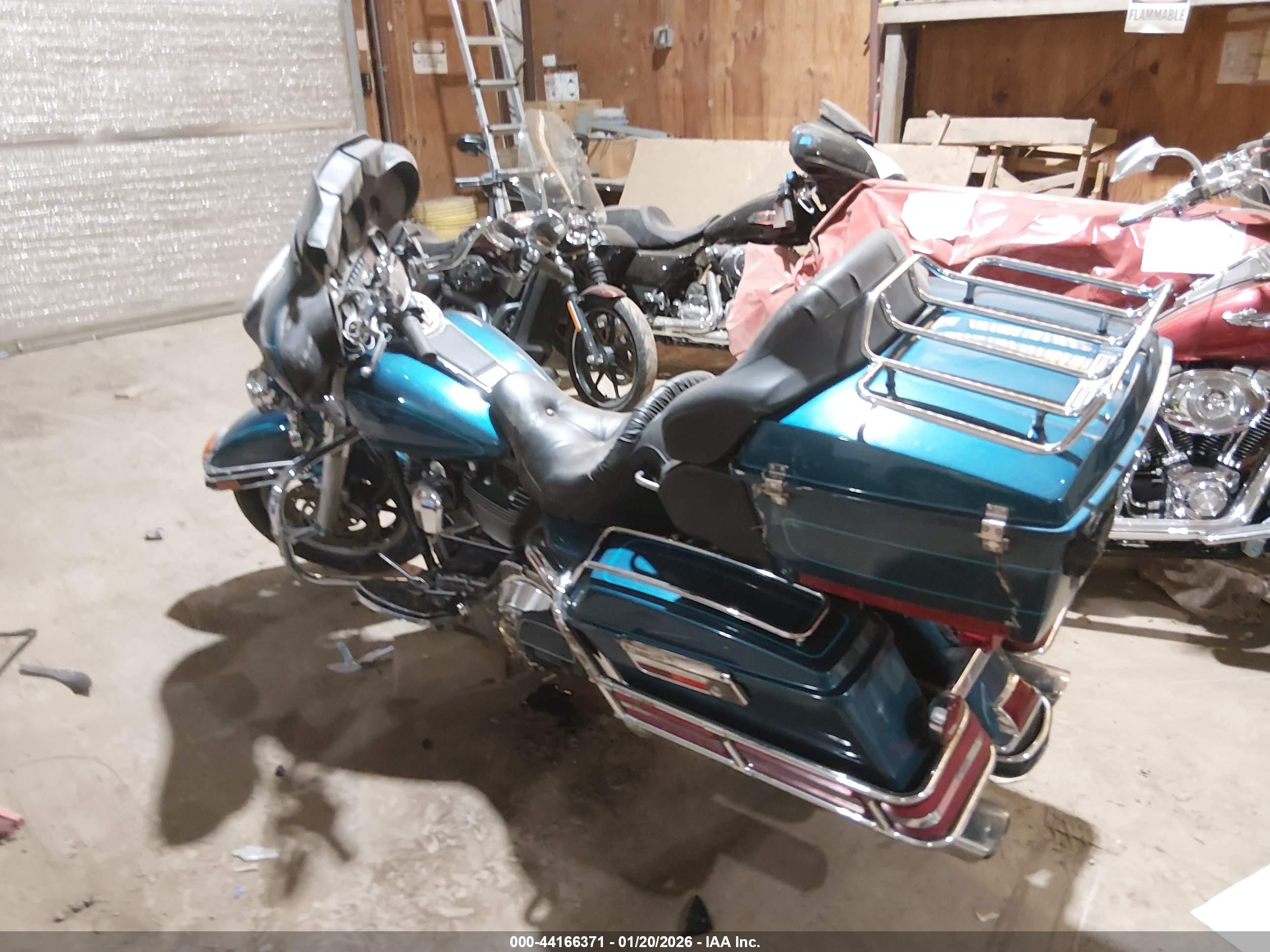 HARLEY-DAVIDSON FLHTCI image 3