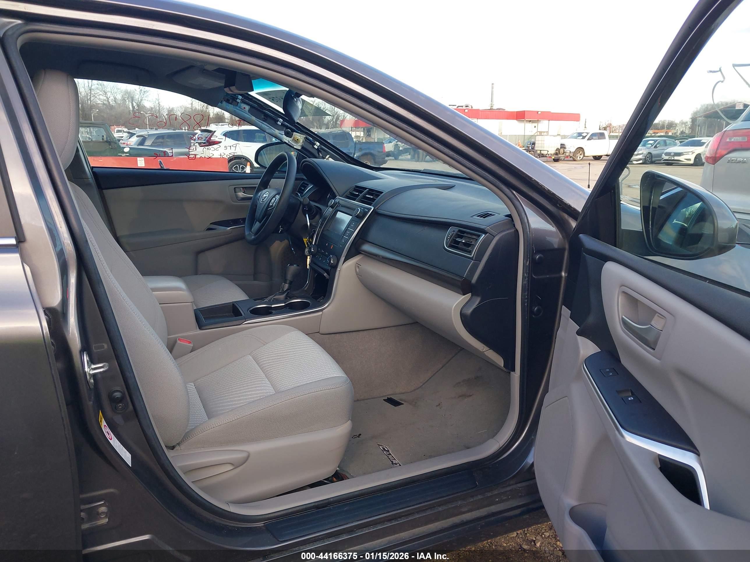 TOYOTA CAMRY image 5