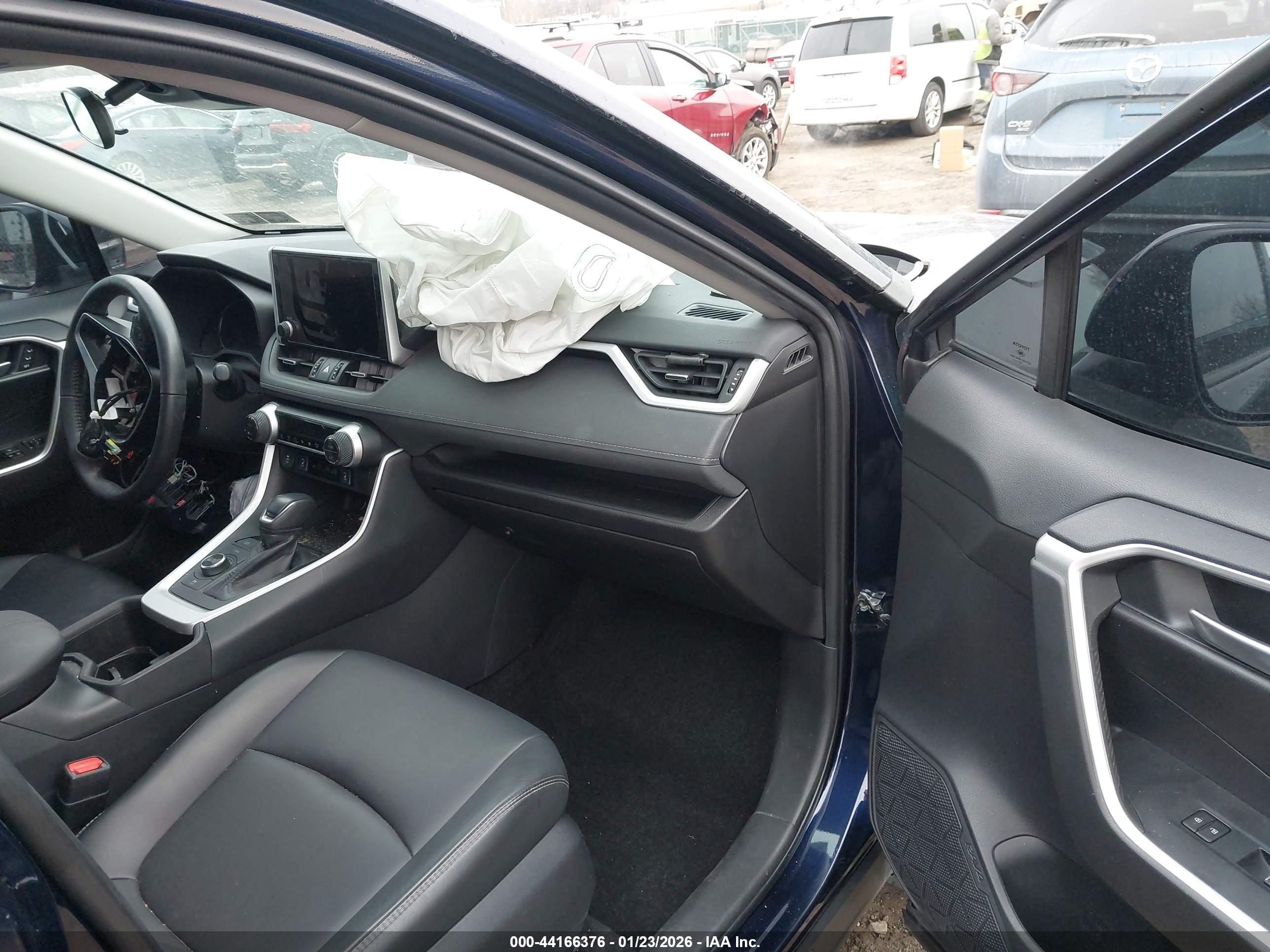 TOYOTA RAV4 image 5