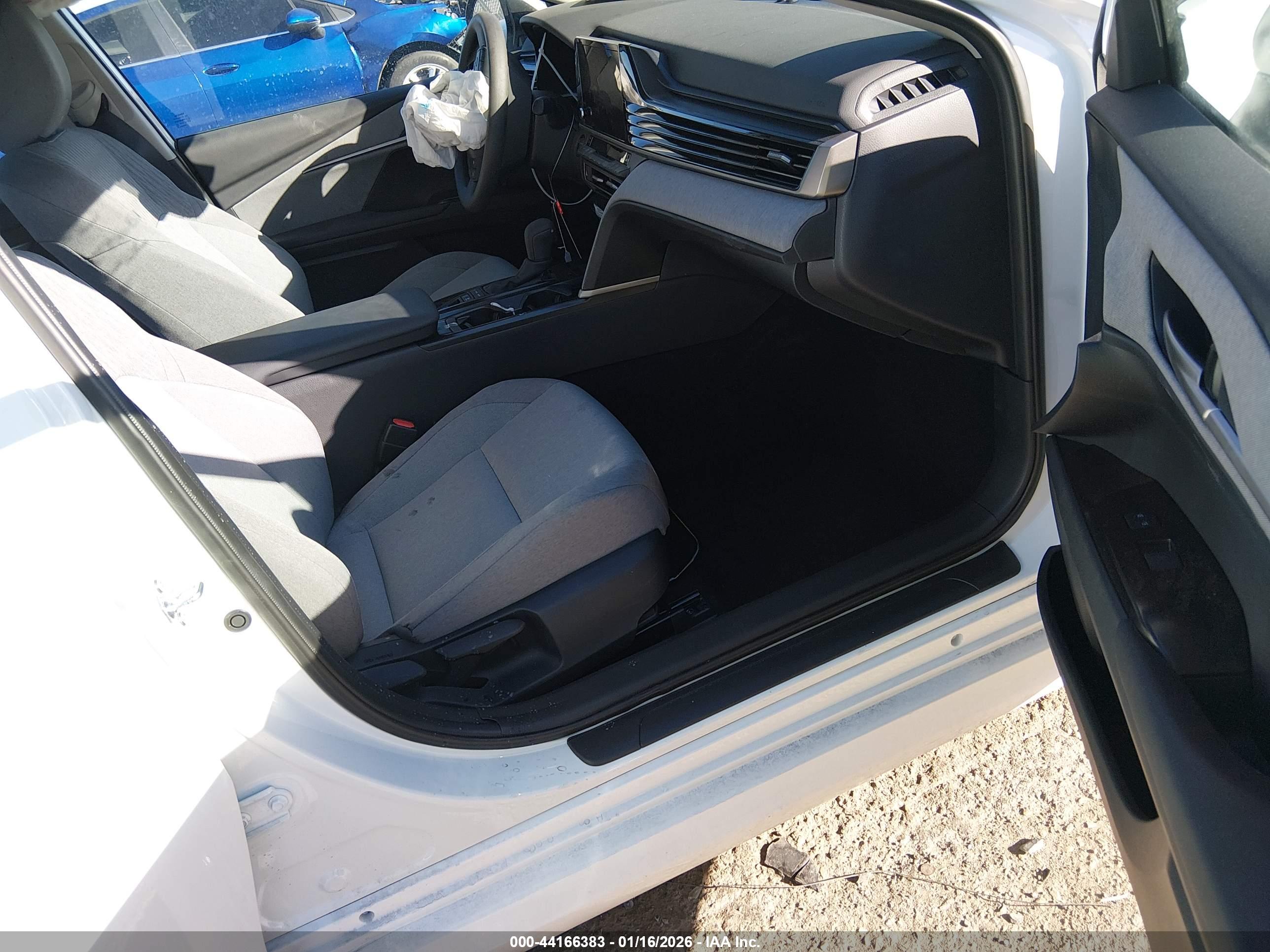 TOYOTA CAMRY image 5