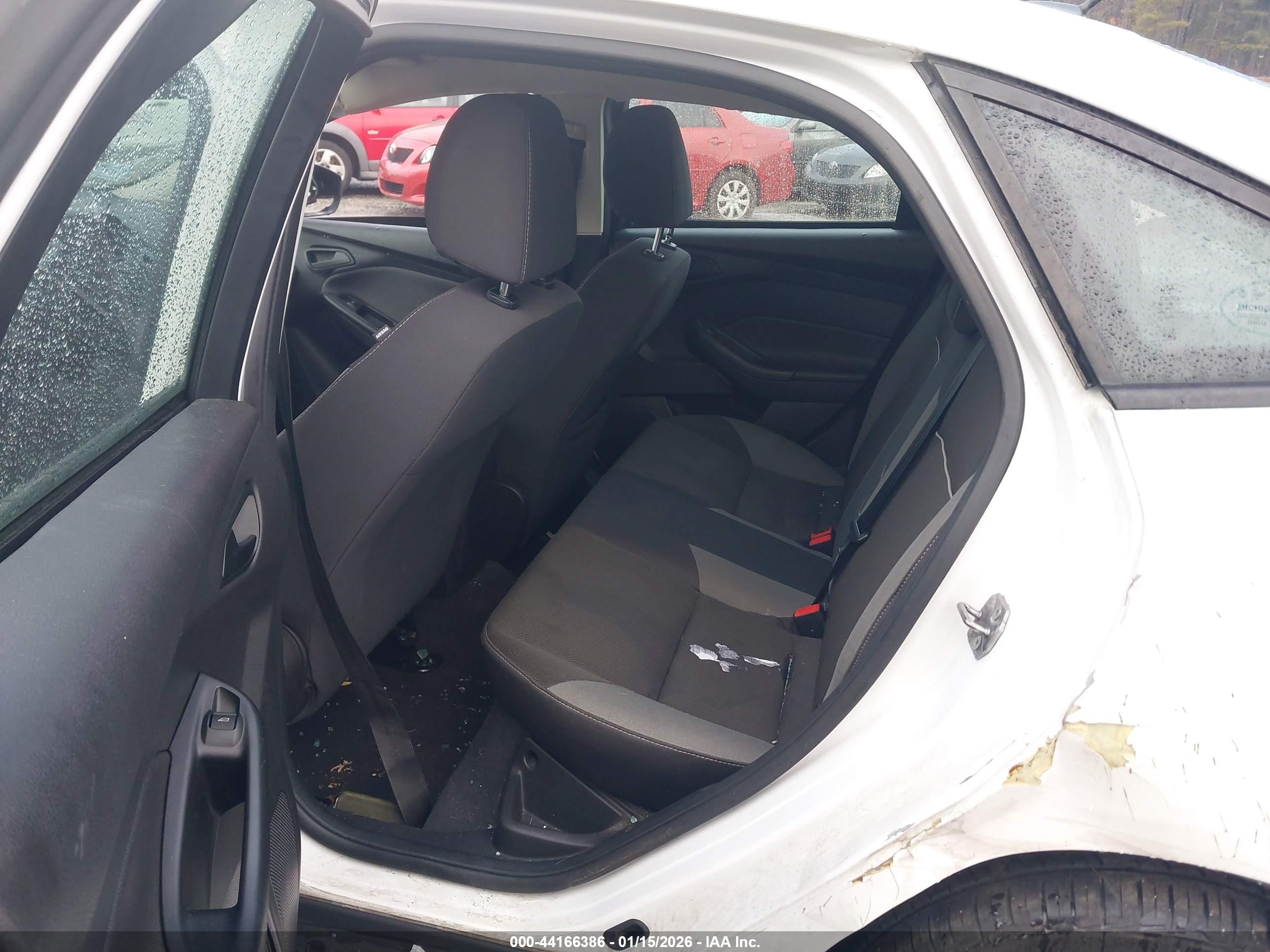 FORD FOCUS image 8