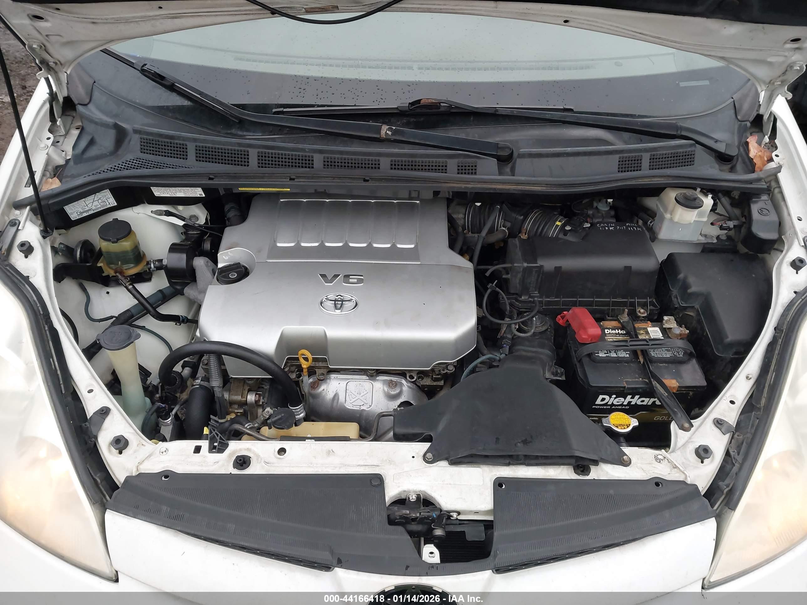 TOYOTA SIENNA image 10