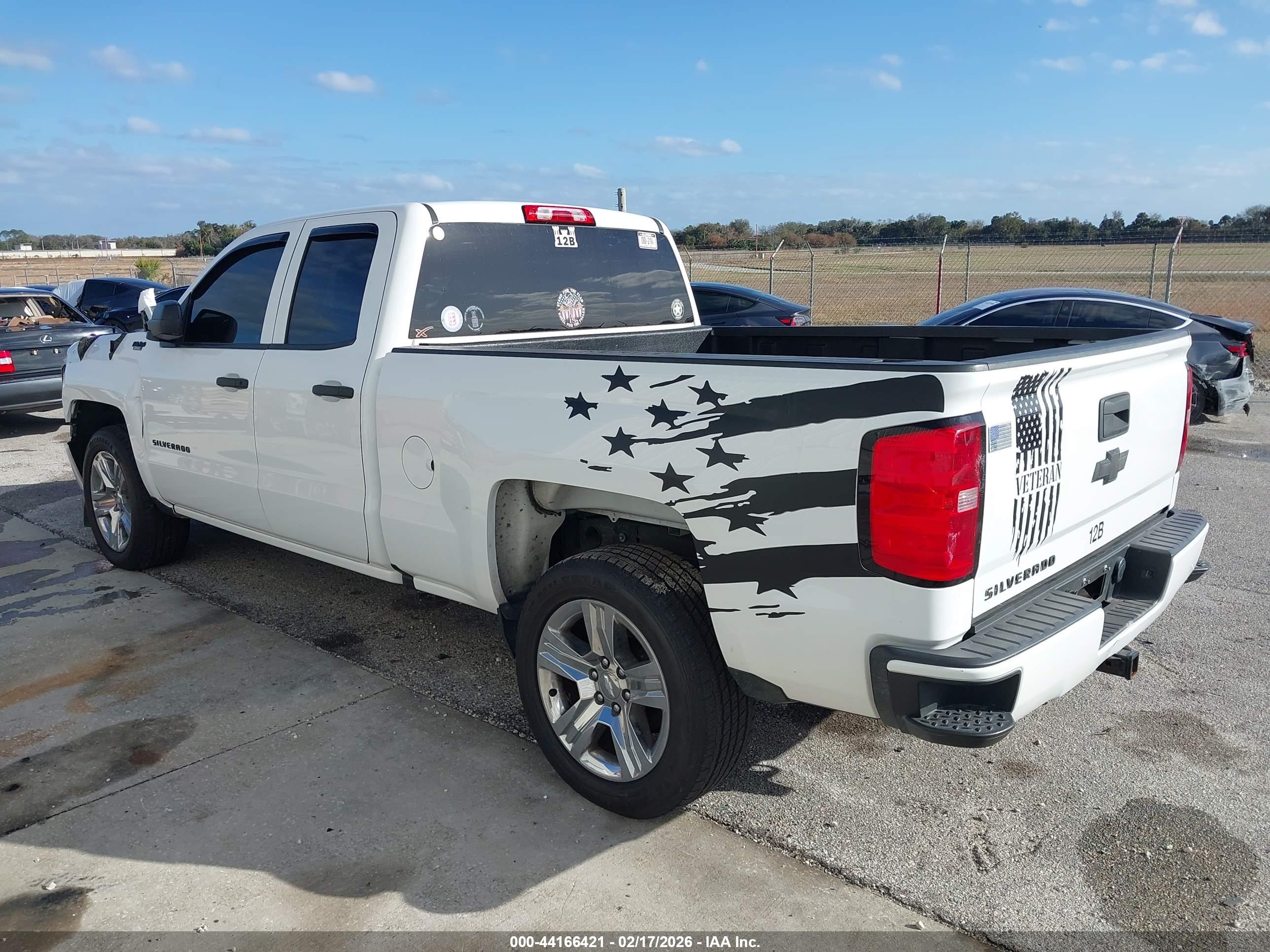 CHEVROLET SILVERADO image 3