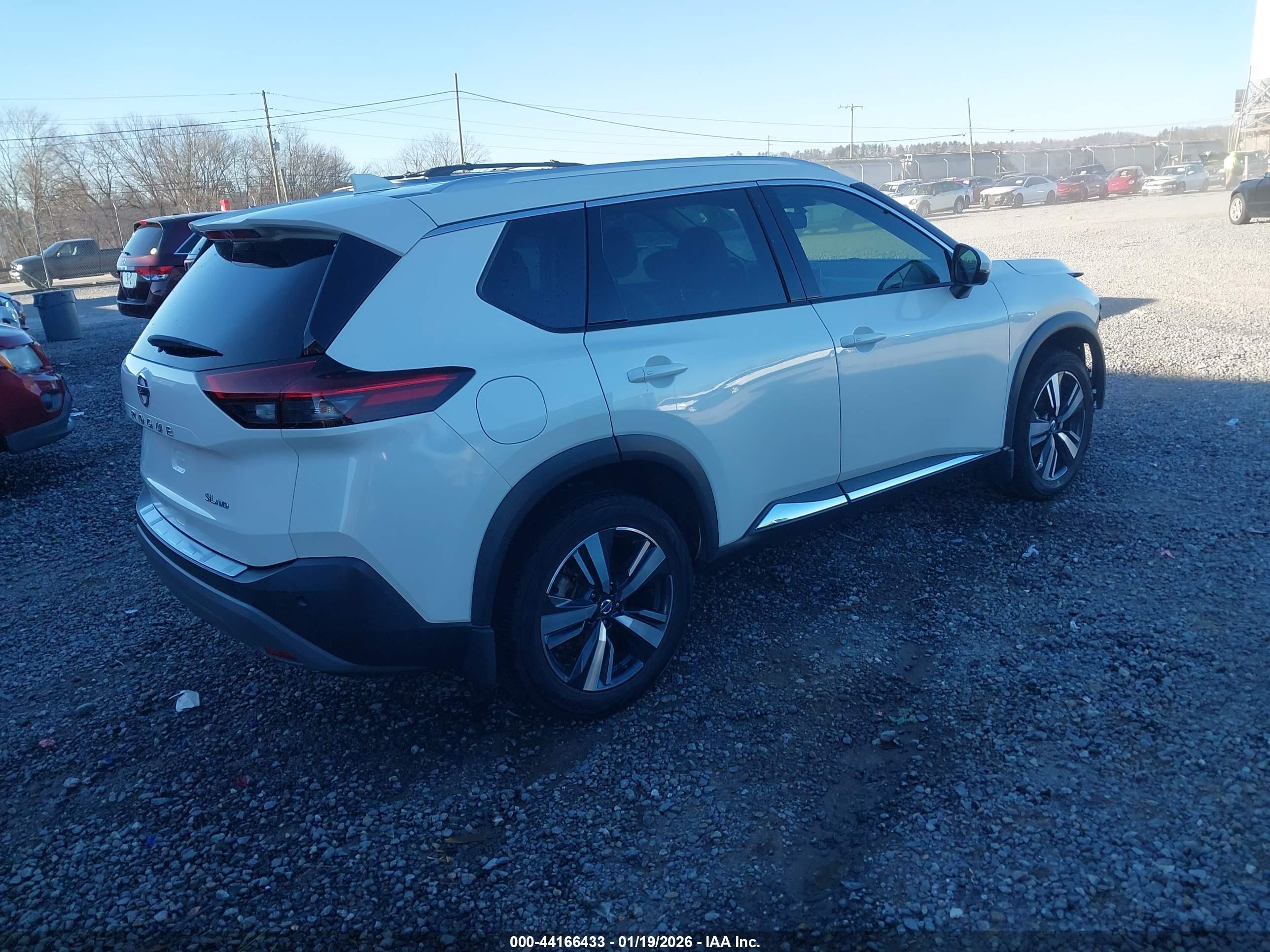 NISSAN ROGUE image 4