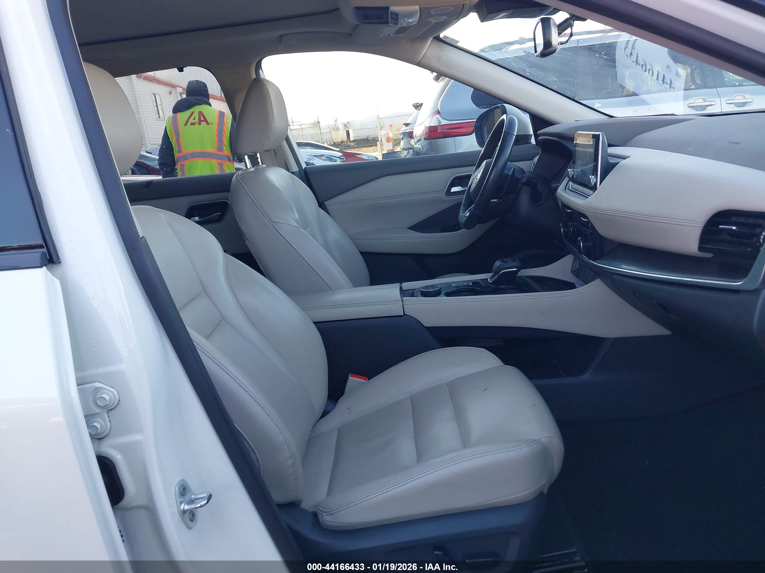 NISSAN ROGUE image 5