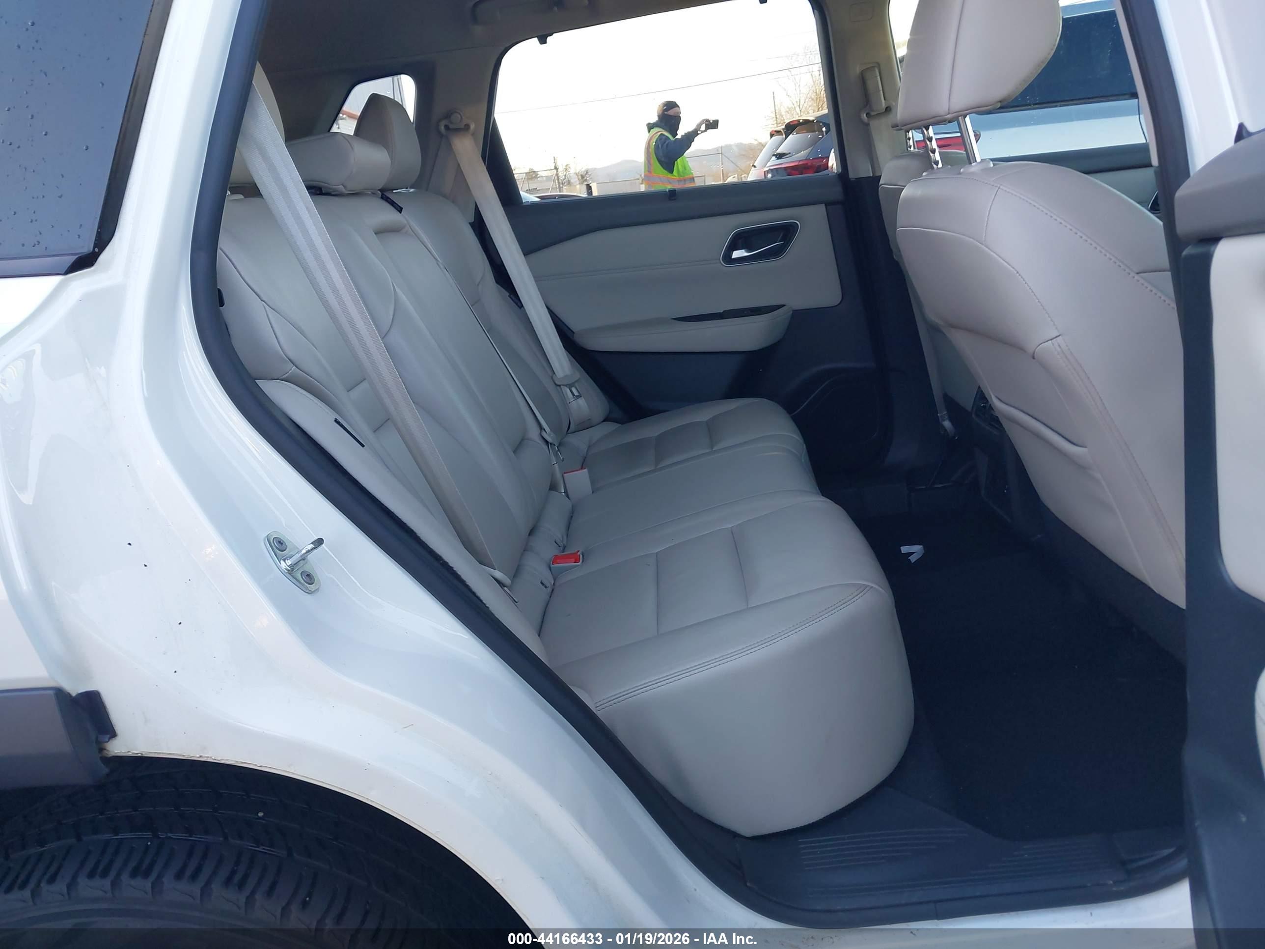 NISSAN ROGUE image 8