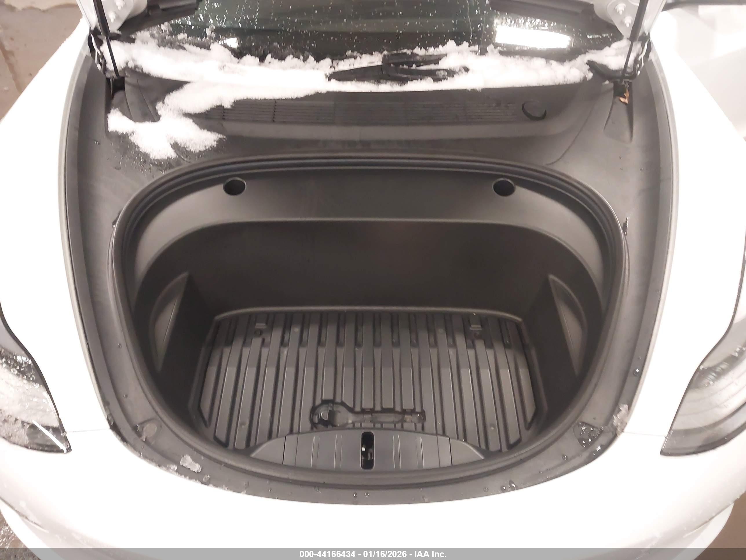 TESLA MODEL image 10