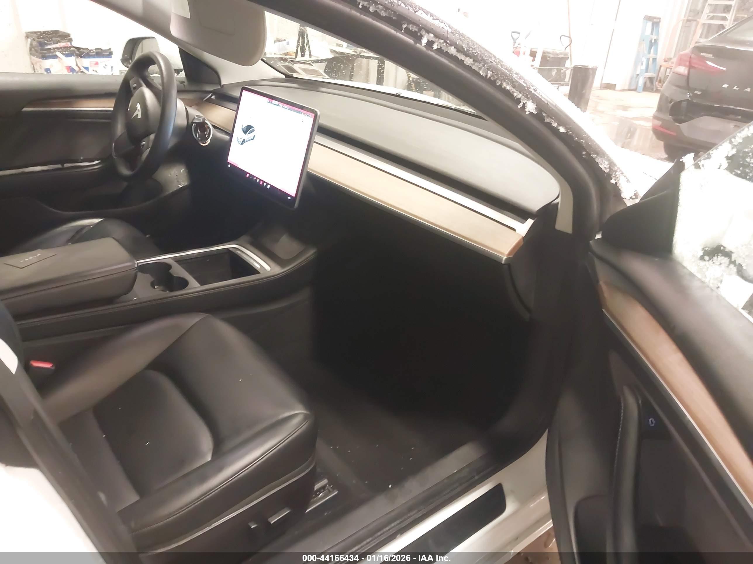 TESLA MODEL image 5