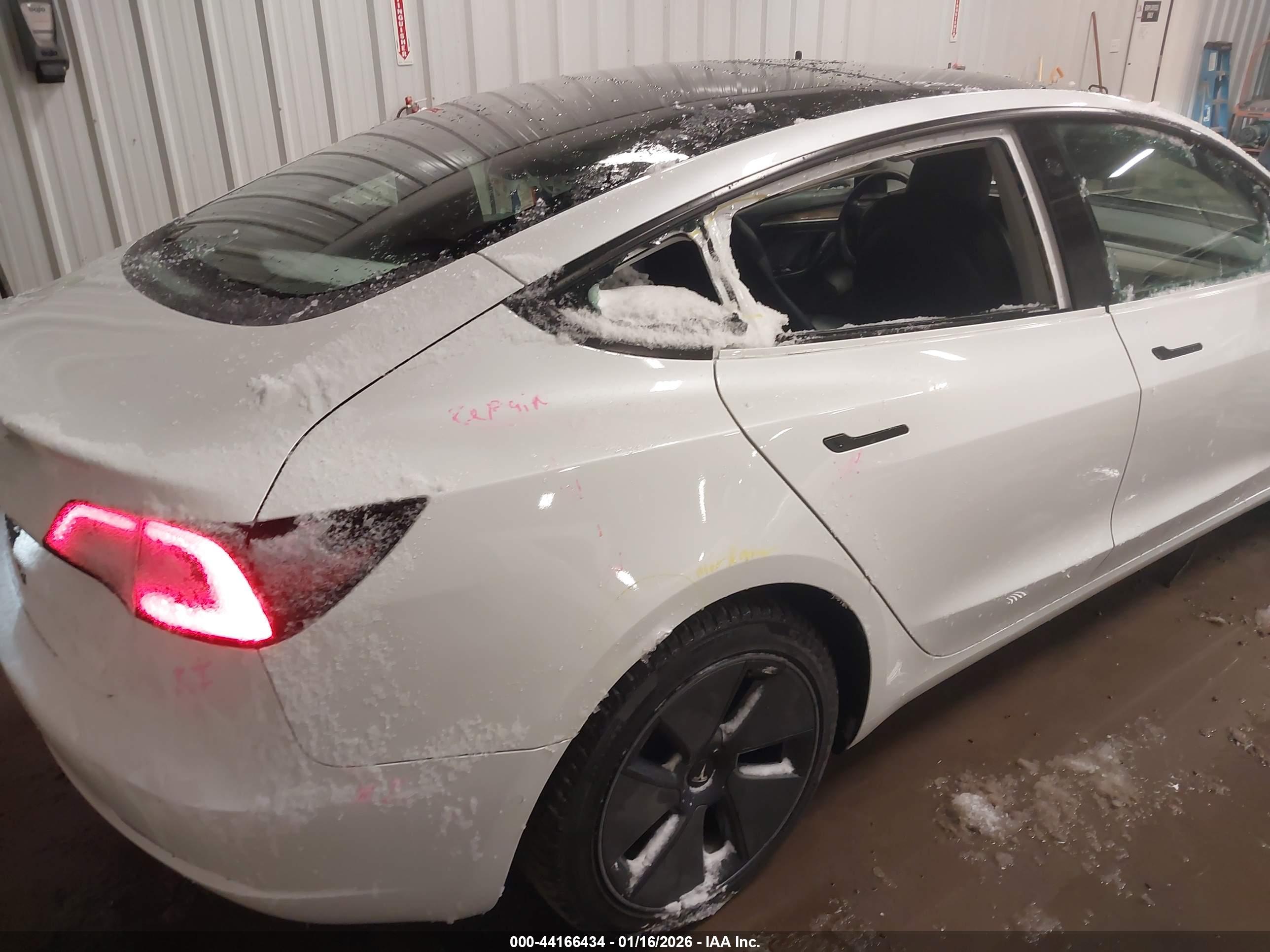 TESLA MODEL image 6