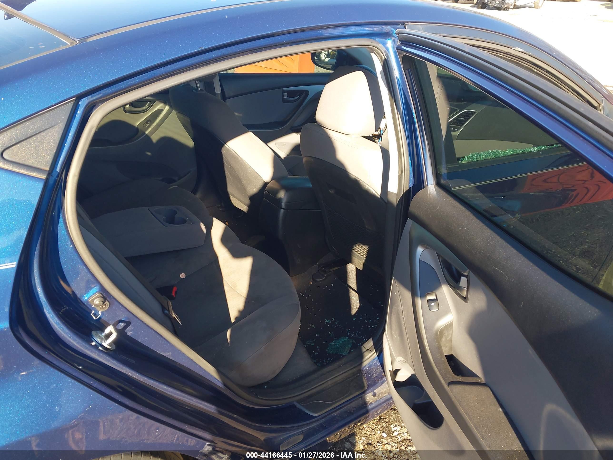 HYUNDAI ELANTRA image 8