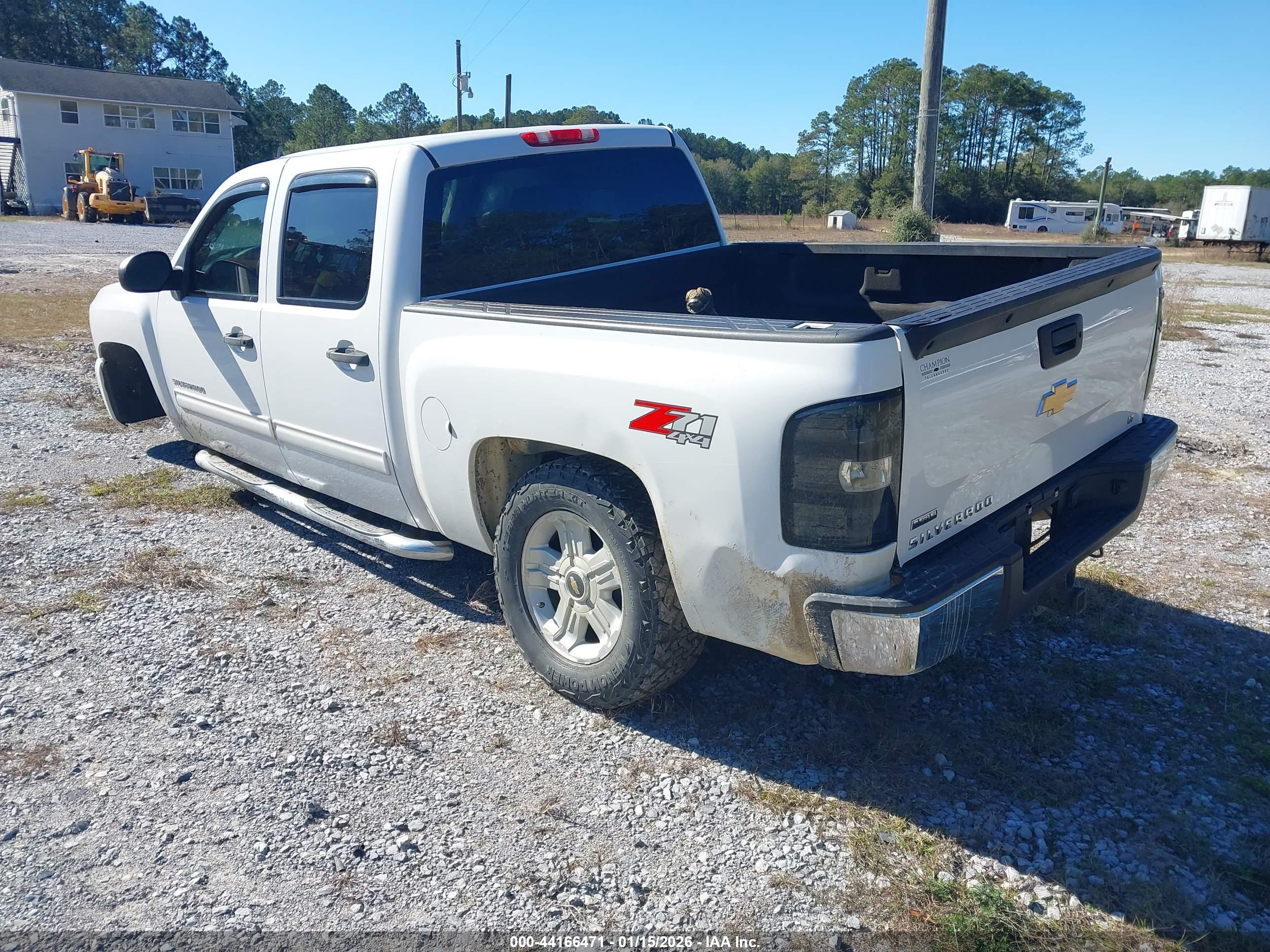 CHEVROLET SILVERADO image 3