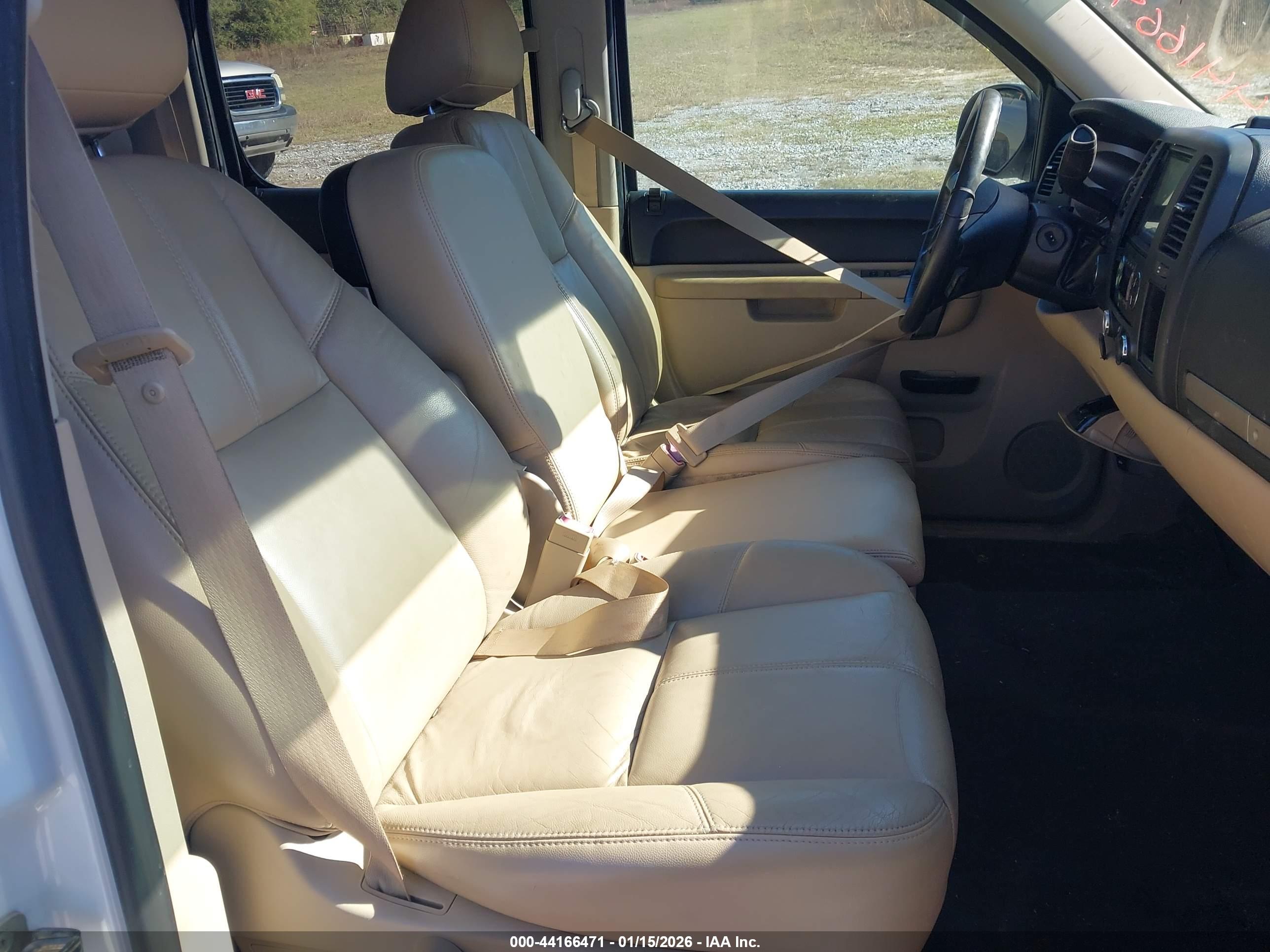 CHEVROLET SILVERADO image 5