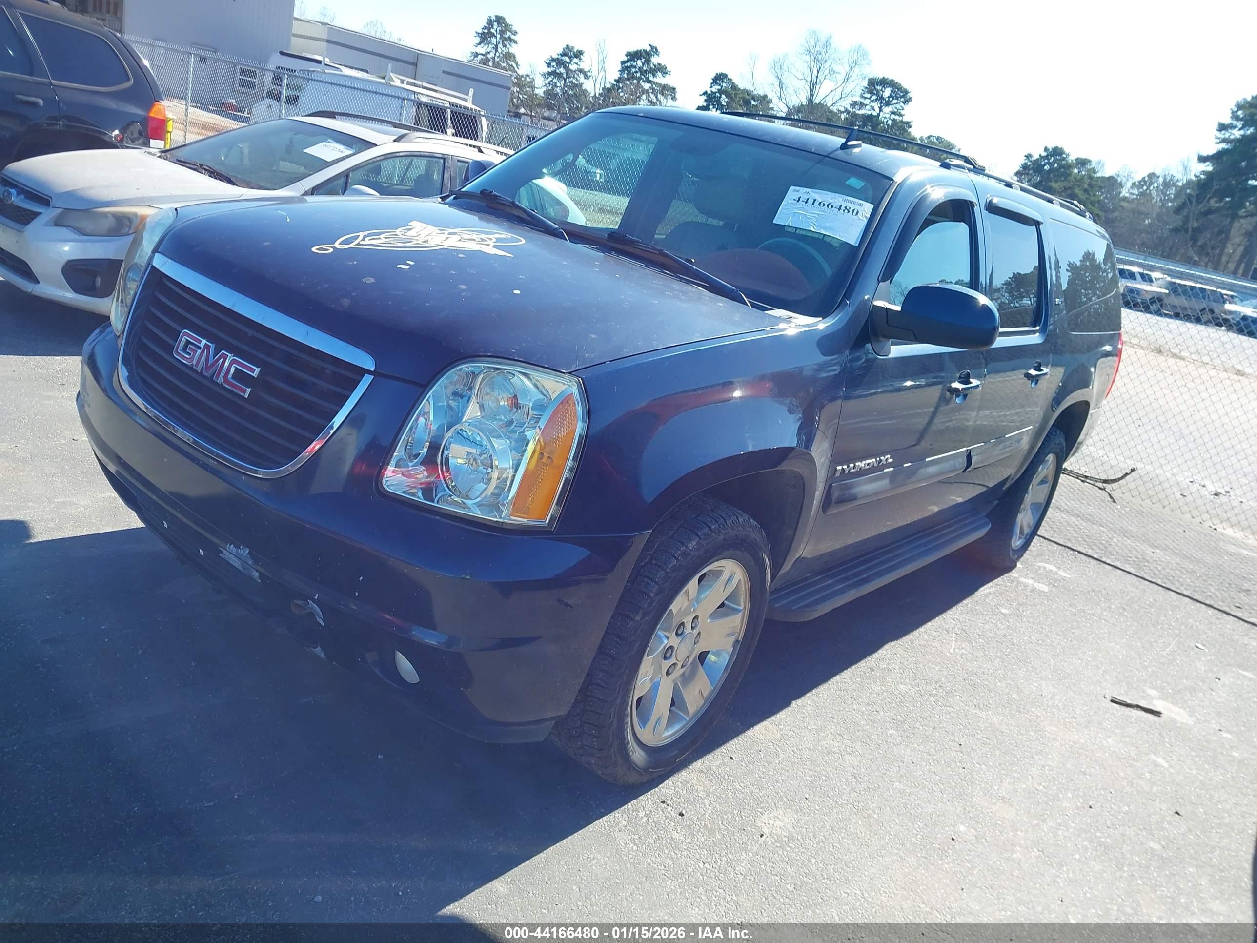 GMC YUKON image 2