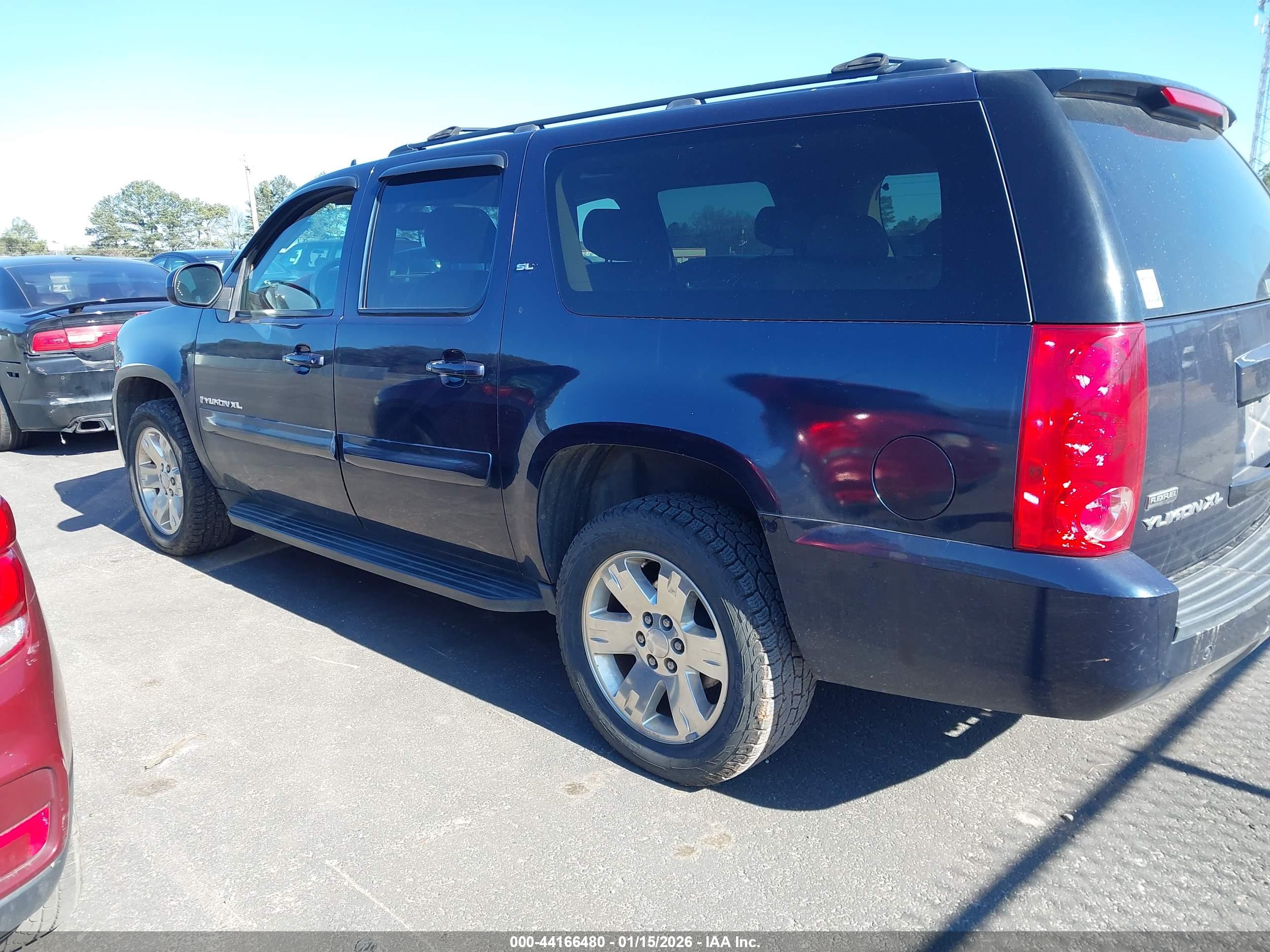 GMC YUKON image 3
